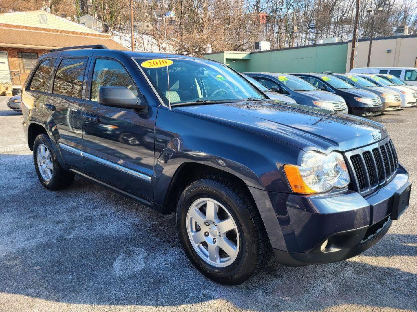 2010 BLUE JEEP GRAND CHEROKEE LAREDO (1J4PS4GK8AC) with an 3.7L engine, Automatic transmission, located at 117 North Cameron Street, Harrisburg, PA, 17101, (717) 963-8962, 40.266762, -76.875259 - WE FINANCE!!! Good Credit/ Bad Credit/ No Credit - ALL Trade-Ins Welcomed!!! ***Guaranteed Credit Approval*** APPLY ONLINE or CALL us TODAY ;) Internet Prices and Marketplace Prices are SPECIAL discounted ***CASH DEALS*** Retail Prices are higher. Please call us to discuss your cash and finan - Photo#6