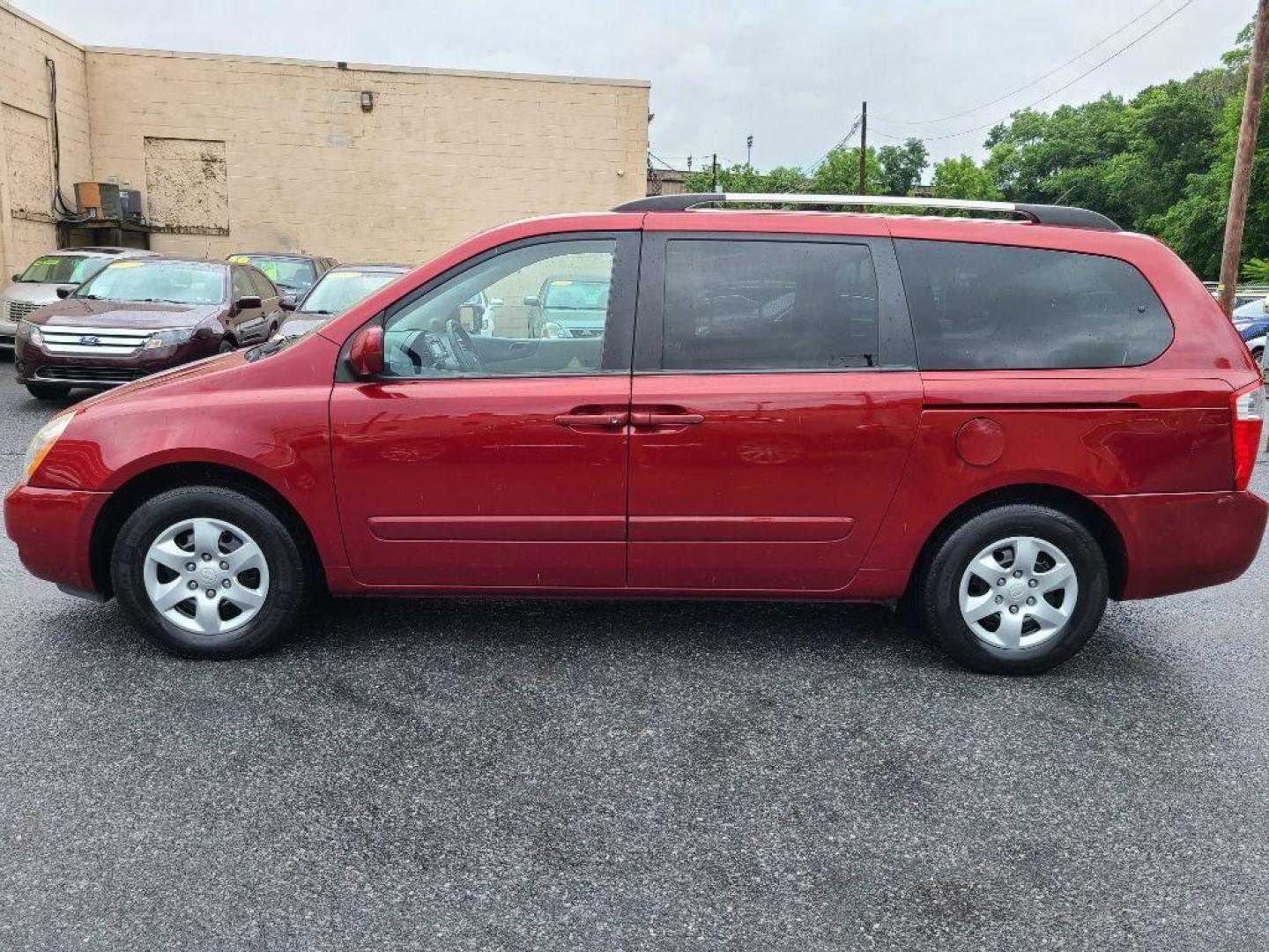 2010 RED KIA SEDONA LX (KNDMG4C32A6) with an 3.8L engine, 5-Speed Manual transmission, located at 117 North Cameron Street, Harrisburg, PA, 17101, (717) 963-8962, 40.266762, -76.875259 - WE FINANCE!!! Good Credit/ Bad Credit/ No Credit - ALL Trade-Ins Welcomed!!! ***Guaranteed Credit Approval*** APPLY ONLINE or CALL us TODAY ;) Internet Prices and Marketplace Prices are SPECIAL discounted ***CASH DEALS*** Retail Prices are higher. Please call us to discuss your cash and finan - Photo#1