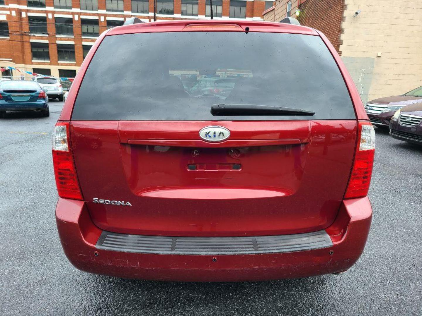 2010 RED KIA SEDONA LX (KNDMG4C32A6) with an 3.8L engine, 5-Speed Manual transmission, located at 117 North Cameron Street, Harrisburg, PA, 17101, (717) 963-8962, 40.266762, -76.875259 - WE FINANCE!!! Good Credit/ Bad Credit/ No Credit - ALL Trade-Ins Welcomed!!! ***Guaranteed Credit Approval*** APPLY ONLINE or CALL us TODAY ;) Internet Prices and Marketplace Prices are SPECIAL discounted ***CASH DEALS*** Retail Prices are higher. Please call us to discuss your cash and finan - Photo#3