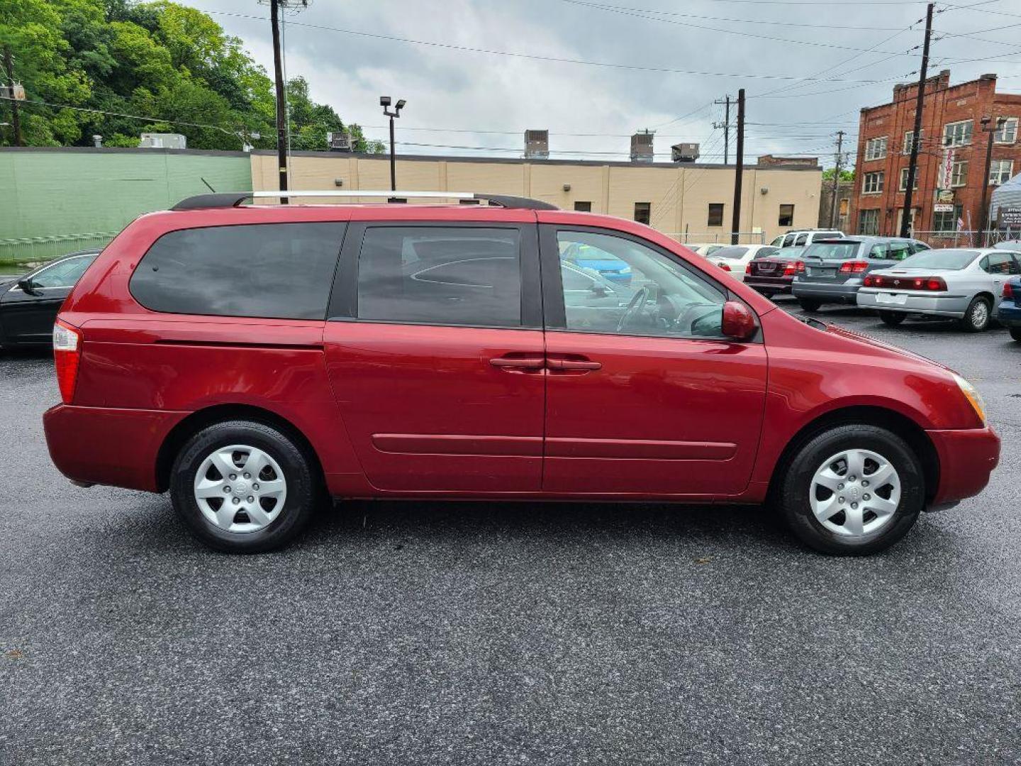 2010 RED KIA SEDONA LX (KNDMG4C32A6) with an 3.8L engine, 5-Speed Manual transmission, located at 117 North Cameron Street, Harrisburg, PA, 17101, (717) 963-8962, 40.266762, -76.875259 - WE FINANCE!!! Good Credit/ Bad Credit/ No Credit - ALL Trade-Ins Welcomed!!! ***Guaranteed Credit Approval*** APPLY ONLINE or CALL us TODAY ;) Internet Prices and Marketplace Prices are SPECIAL discounted ***CASH DEALS*** Retail Prices are higher. Please call us to discuss your cash and finan - Photo#5