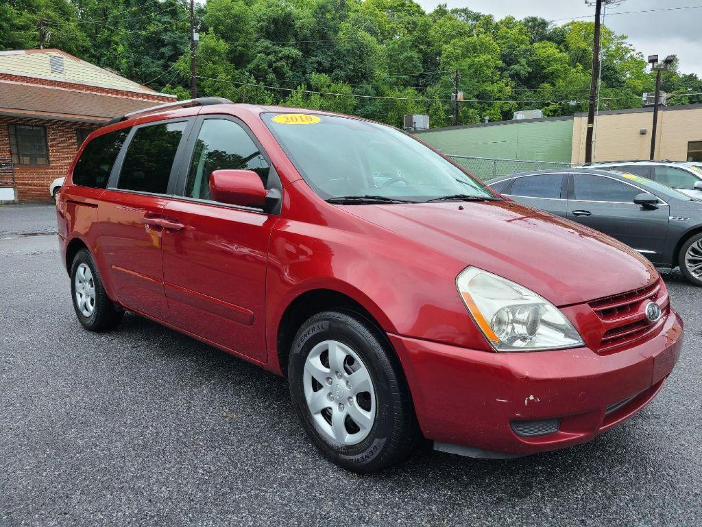 2010 RED KIA SEDONA LX (KNDMG4C32A6) with an 3.8L engine, 5-Speed Manual transmission, located at 117 North Cameron Street, Harrisburg, PA, 17101, (717) 963-8962, 40.266762, -76.875259 - WE FINANCE!!! Good Credit/ Bad Credit/ No Credit - ALL Trade-Ins Welcomed!!! ***Guaranteed Credit Approval*** APPLY ONLINE or CALL us TODAY ;) Internet Prices and Marketplace Prices are SPECIAL discounted ***CASH DEALS*** Retail Prices are higher. Please call us to discuss your cash and finan - Photo#6