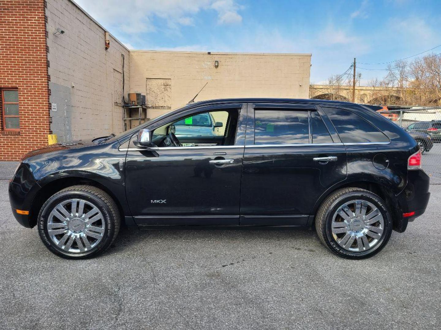 2010 BLACK LINCOLN MKX AWD (2LMDJ8JC2AB) with an 3.5L engine, Automatic transmission, located at 117 North Cameron Street, Harrisburg, PA, 17101, (717) 963-8962, 40.266762, -76.875259 - WE FINANCE!!! Good Credit/ Bad Credit/ No Credit - ALL Trade-Ins Welcomed!!! ***Guaranteed Credit Approval*** APPLY ONLINE or CALL us TODAY ;) Internet Prices and Marketplace Prices are SPECIAL discounted ***CASH DEALS*** Retail Prices are higher. Please call us to discuss your cash and finan - Photo#1