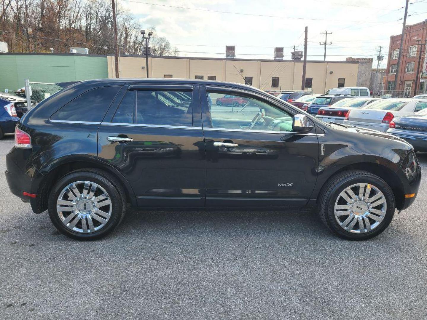 2010 BLACK LINCOLN MKX AWD (2LMDJ8JC2AB) with an 3.5L engine, Automatic transmission, located at 117 North Cameron Street, Harrisburg, PA, 17101, (717) 963-8962, 40.266762, -76.875259 - WE FINANCE!!! Good Credit/ Bad Credit/ No Credit - ALL Trade-Ins Welcomed!!! ***Guaranteed Credit Approval*** APPLY ONLINE or CALL us TODAY ;) Internet Prices and Marketplace Prices are SPECIAL discounted ***CASH DEALS*** Retail Prices are higher. Please call us to discuss your cash and finan - Photo#5