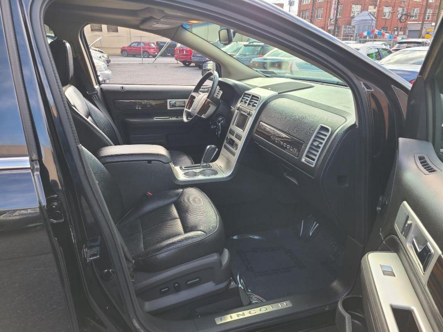 2010 BLACK LINCOLN MKX AWD (2LMDJ8JC2AB) with an 3.5L engine, Automatic transmission, located at 117 North Cameron Street, Harrisburg, PA, 17101, (717) 963-8962, 40.266762, -76.875259 - WE FINANCE!!! Good Credit/ Bad Credit/ No Credit - ALL Trade-Ins Welcomed!!! ***Guaranteed Credit Approval*** APPLY ONLINE or CALL us TODAY ;) Internet Prices and Marketplace Prices are SPECIAL discounted ***CASH DEALS*** Retail Prices are higher. Please call us to discuss your cash and finan - Photo#8