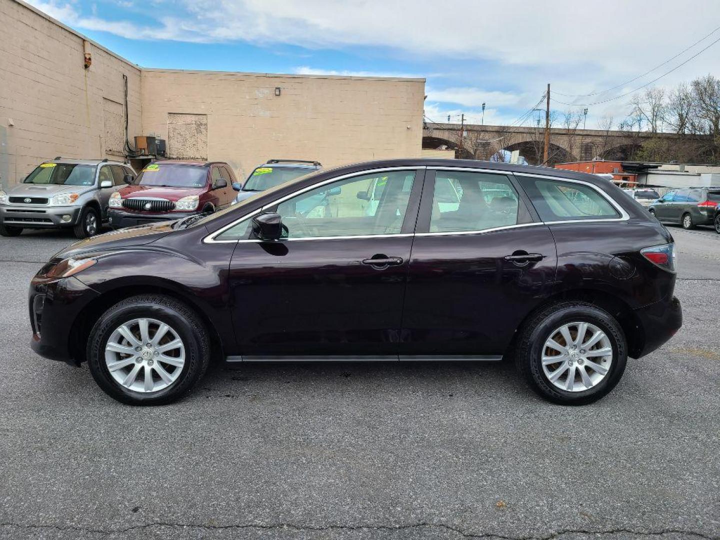 2010 BURGUN MAZDA CX-7 (JM3ER2WM4A0) with an 2.5L engine, Automatic transmission, located at 117 North Cameron Street, Harrisburg, PA, 17101, (717) 963-8962, 40.266762, -76.875259 - WE FINANCE!!! Good Credit/ Bad Credit/ No Credit - ALL Trade-Ins Welcomed!!! ***Guaranteed Credit Approval*** APPLY ONLINE or CALL us TODAY ;) Internet Prices and Marketplace Prices are SPECIAL discounted ***CASH DEALS*** Retail Prices are higher. Please call us to discuss your cash and finan - Photo#1