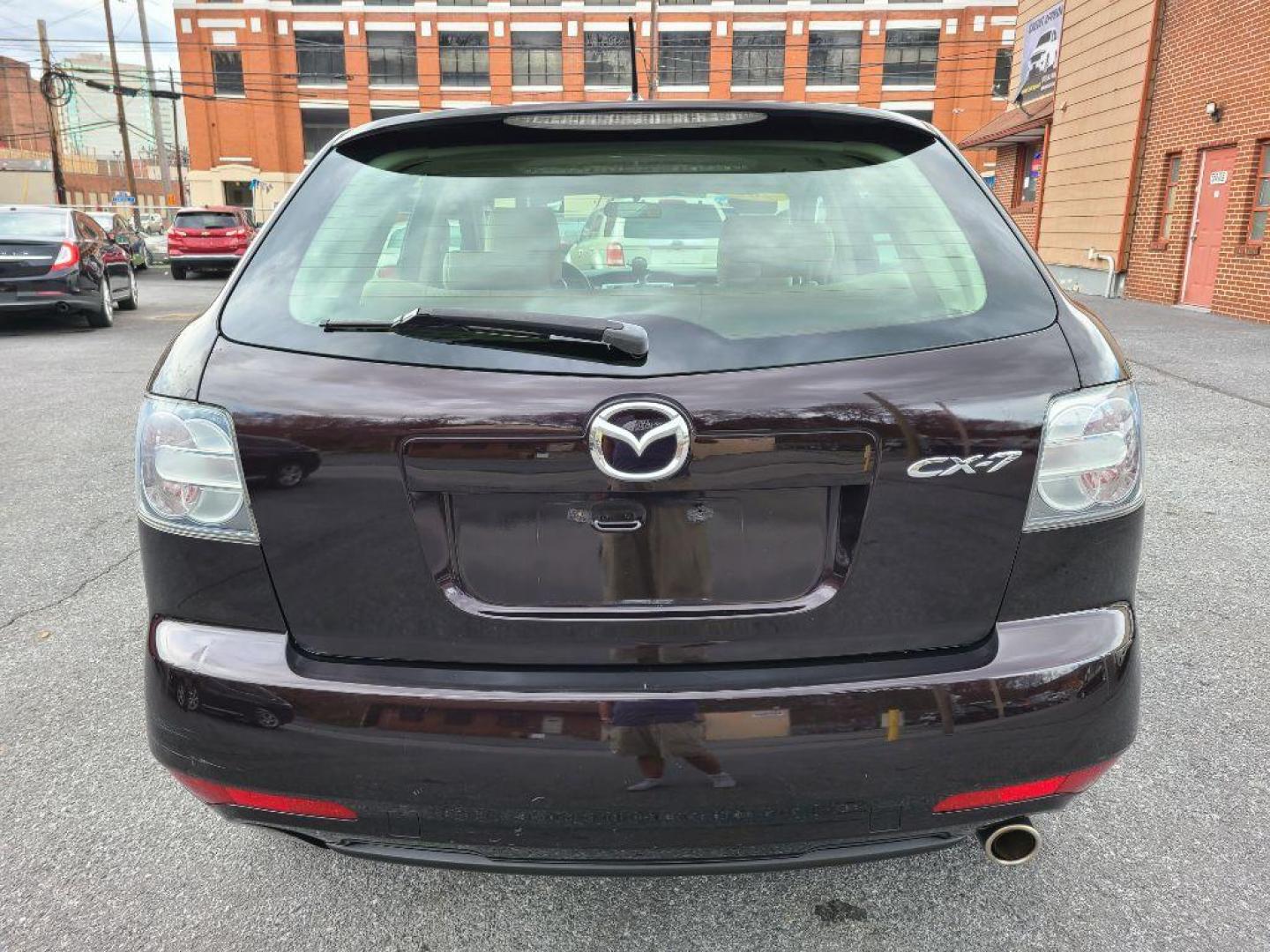 2010 BURGUN MAZDA CX-7 (JM3ER2WM4A0) with an 2.5L engine, Automatic transmission, located at 117 North Cameron Street, Harrisburg, PA, 17101, (717) 963-8962, 40.266762, -76.875259 - WE FINANCE!!! Good Credit/ Bad Credit/ No Credit - ALL Trade-Ins Welcomed!!! ***Guaranteed Credit Approval*** APPLY ONLINE or CALL us TODAY ;) Internet Prices and Marketplace Prices are SPECIAL discounted ***CASH DEALS*** Retail Prices are higher. Please call us to discuss your cash and finan - Photo#3