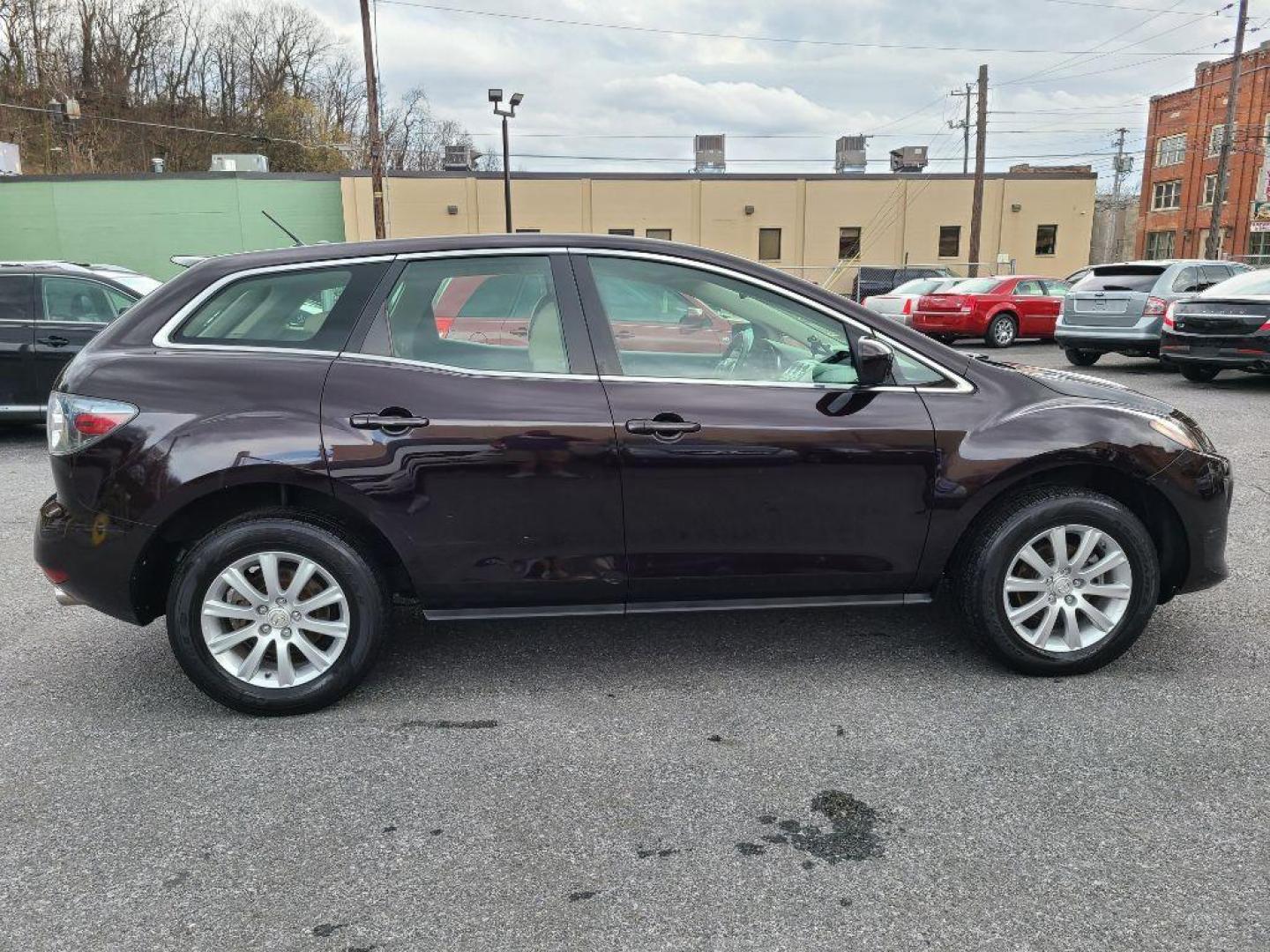 2010 BURGUN MAZDA CX-7 (JM3ER2WM4A0) with an 2.5L engine, Automatic transmission, located at 117 North Cameron Street, Harrisburg, PA, 17101, (717) 963-8962, 40.266762, -76.875259 - WE FINANCE!!! Good Credit/ Bad Credit/ No Credit - ALL Trade-Ins Welcomed!!! ***Guaranteed Credit Approval*** APPLY ONLINE or CALL us TODAY ;) Internet Prices and Marketplace Prices are SPECIAL discounted ***CASH DEALS*** Retail Prices are higher. Please call us to discuss your cash and finan - Photo#5