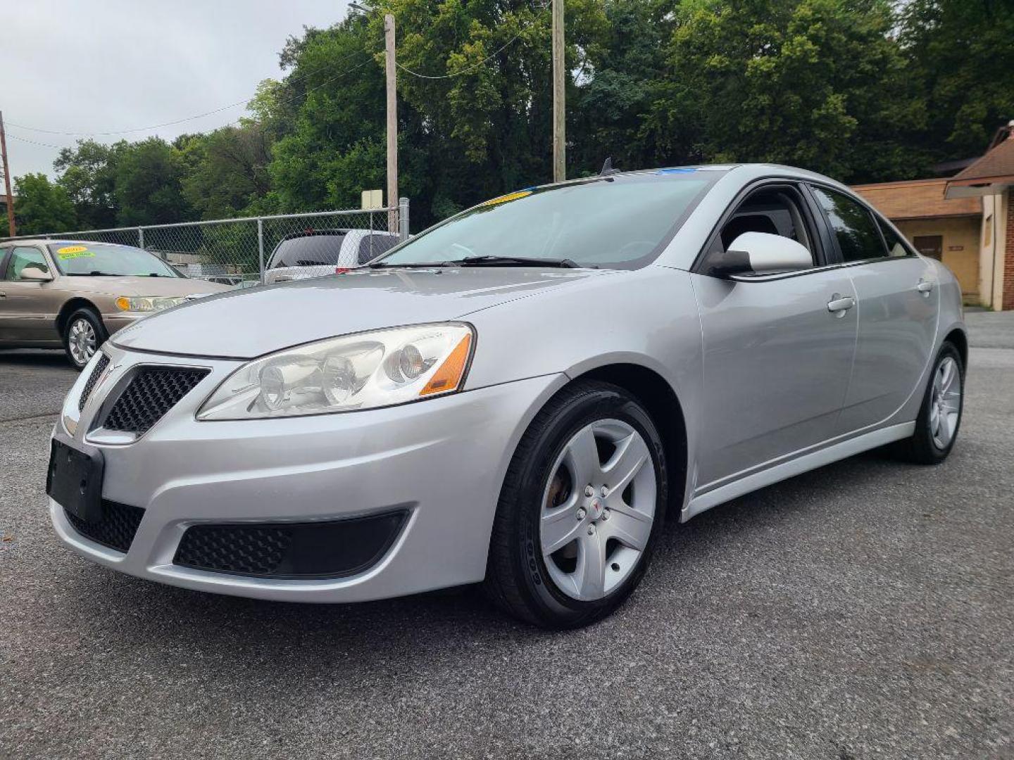 2010 SILVER PONTIAC G6 (1G2ZA5E00A4) with an 2.4L engine, Automatic transmission, located at 7981 Paxton Street, Harrisburg, PA, 17111, (717) 561-2926, 40.261490, -76.749229 - WE FINANCE!!! Good Credit/ Bad Credit/ No Credit - ALL Trade-Ins Welcomed!!! ***Guaranteed Credit Approval*** APPLY ONLINE or CALL us TODAY ;) Internet Prices and Marketplace Prices are SPECIAL discounted ***CASH DEALS*** Retail Prices are higher. Please call us to discuss your cash and finan - Photo#0