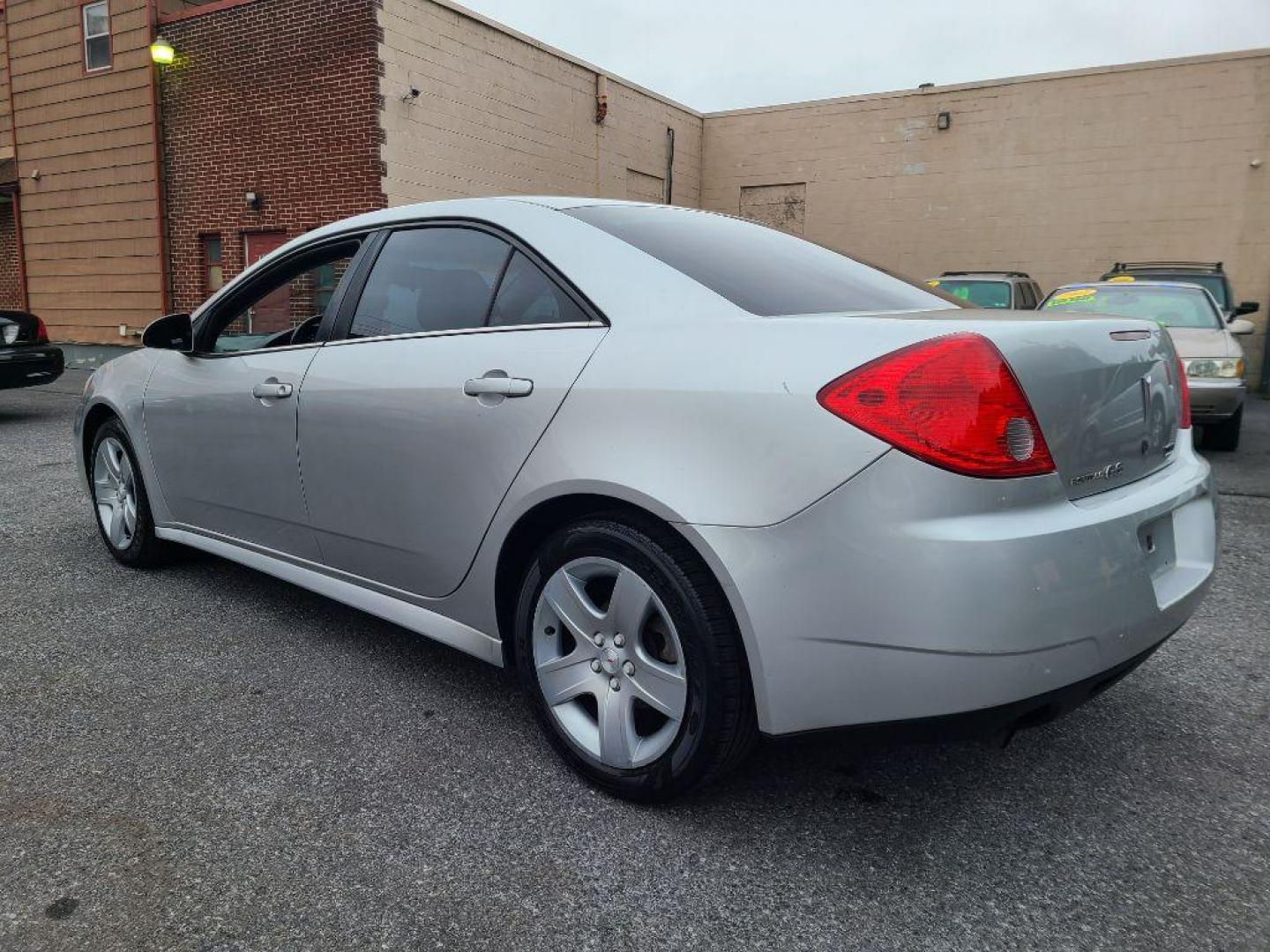 2010 SILVER PONTIAC G6 (1G2ZA5E00A4) with an 2.4L engine, Automatic transmission, located at 7981 Paxton Street, Harrisburg, PA, 17111, (717) 561-2926, 40.261490, -76.749229 - WE FINANCE!!! Good Credit/ Bad Credit/ No Credit - ALL Trade-Ins Welcomed!!! ***Guaranteed Credit Approval*** APPLY ONLINE or CALL us TODAY ;) Internet Prices and Marketplace Prices are SPECIAL discounted ***CASH DEALS*** Retail Prices are higher. Please call us to discuss your cash and finan - Photo#2