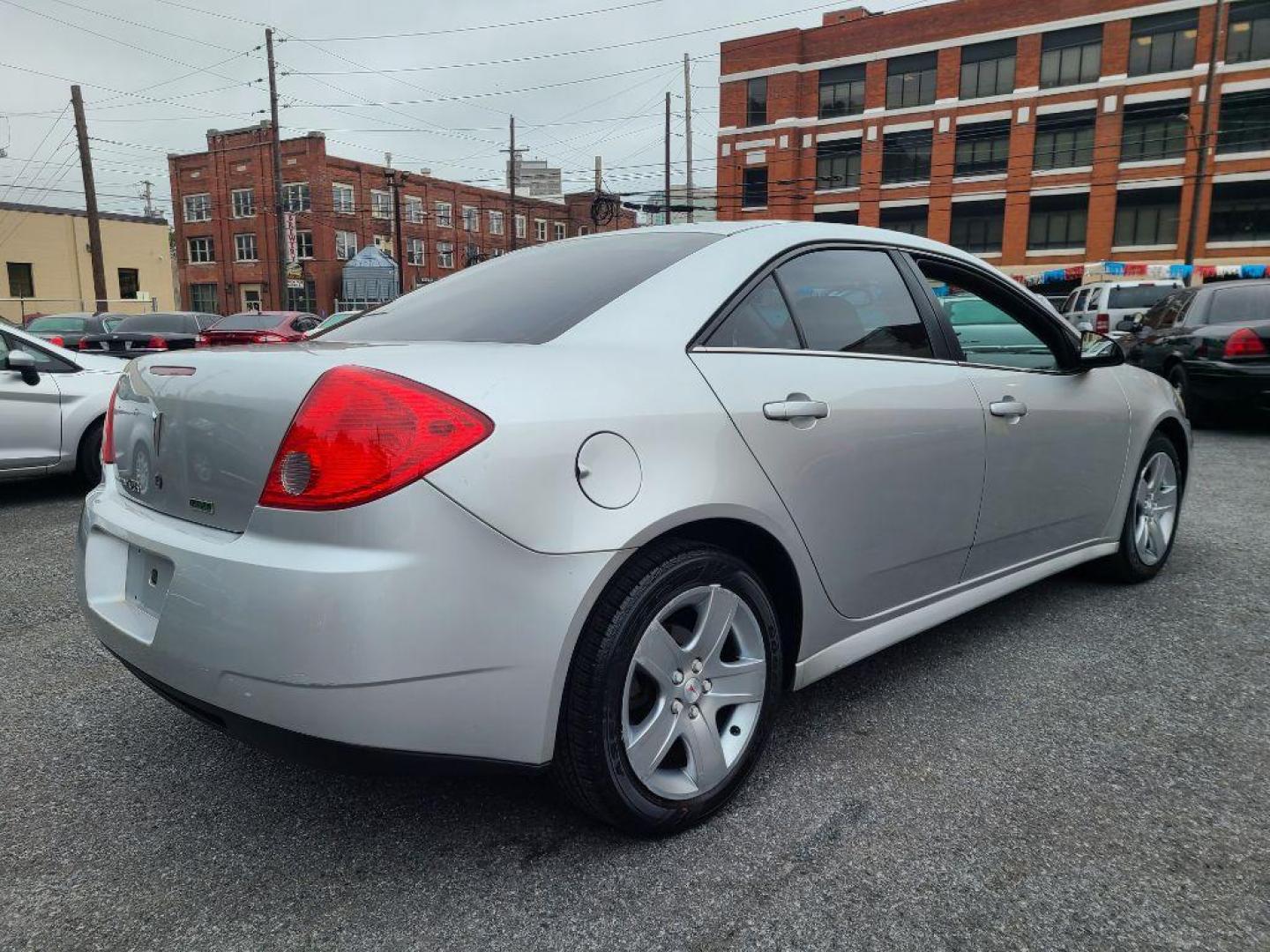 2010 SILVER PONTIAC G6 (1G2ZA5E00A4) with an 2.4L engine, Automatic transmission, located at 7981 Paxton Street, Harrisburg, PA, 17111, (717) 561-2926, 40.261490, -76.749229 - WE FINANCE!!! Good Credit/ Bad Credit/ No Credit - ALL Trade-Ins Welcomed!!! ***Guaranteed Credit Approval*** APPLY ONLINE or CALL us TODAY ;) Internet Prices and Marketplace Prices are SPECIAL discounted ***CASH DEALS*** Retail Prices are higher. Please call us to discuss your cash and finan - Photo#4