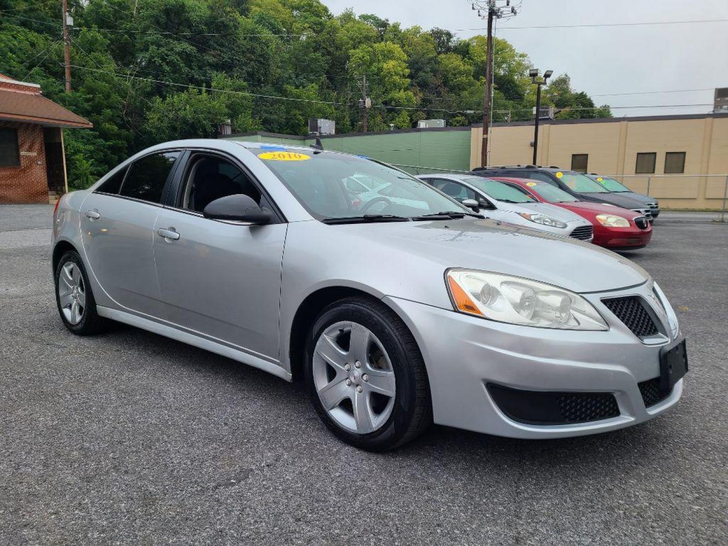 2010 SILVER PONTIAC G6 (1G2ZA5E00A4) with an 2.4L engine, Automatic transmission, located at 7981 Paxton Street, Harrisburg, PA, 17111, (717) 561-2926, 40.261490, -76.749229 - WE FINANCE!!! Good Credit/ Bad Credit/ No Credit - ALL Trade-Ins Welcomed!!! ***Guaranteed Credit Approval*** APPLY ONLINE or CALL us TODAY ;) Internet Prices and Marketplace Prices are SPECIAL discounted ***CASH DEALS*** Retail Prices are higher. Please call us to discuss your cash and finan - Photo#6