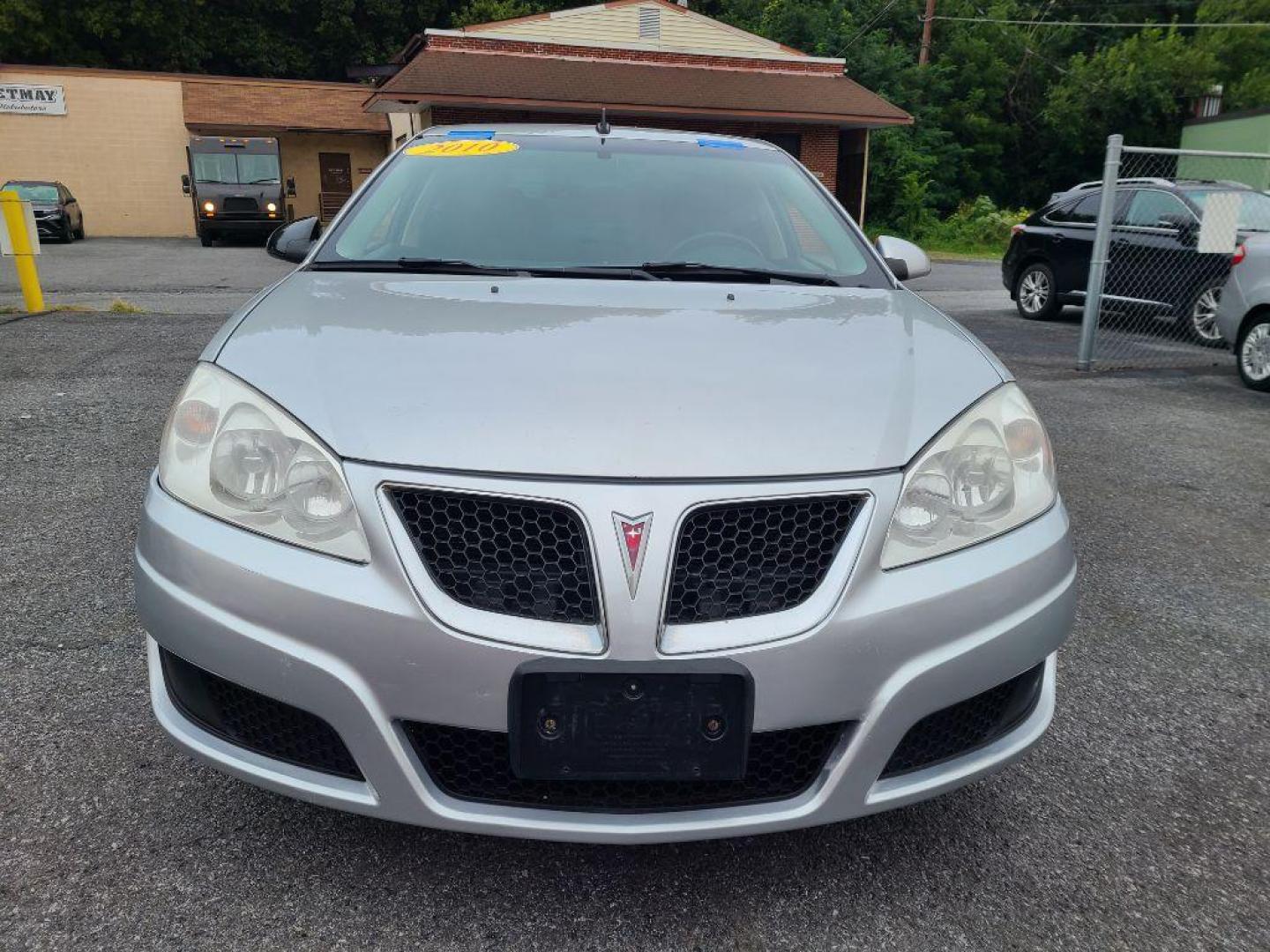 2010 SILVER PONTIAC G6 (1G2ZA5E00A4) with an 2.4L engine, Automatic transmission, located at 7981 Paxton Street, Harrisburg, PA, 17111, (717) 561-2926, 40.261490, -76.749229 - WE FINANCE!!! Good Credit/ Bad Credit/ No Credit - ALL Trade-Ins Welcomed!!! ***Guaranteed Credit Approval*** APPLY ONLINE or CALL us TODAY ;) Internet Prices and Marketplace Prices are SPECIAL discounted ***CASH DEALS*** Retail Prices are higher. Please call us to discuss your cash and finan - Photo#7