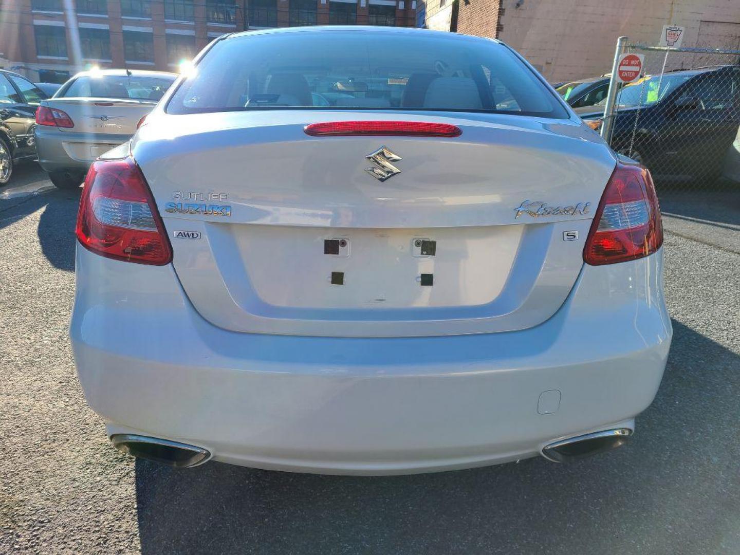 2010 WHITE SUZUKI KIZASHI S (JS2RF9A16A6) with an 2.4L engine, Continuously Variable transmission, located at 117 North Cameron Street, Harrisburg, PA, 17101, (717) 963-8962, 40.266762, -76.875259 - WE FINANCE!!! Good Credit/ Bad Credit/ No Credit - ALL Trade-Ins Welcomed!!! ***Guaranteed Credit Approval*** APPLY ONLINE or CALL us TODAY ;) Internet Prices and Marketplace Prices are SPECIAL discounted ***CASH DEALS*** Retail Prices are higher. Please call us to discuss your cash and finan - Photo#3