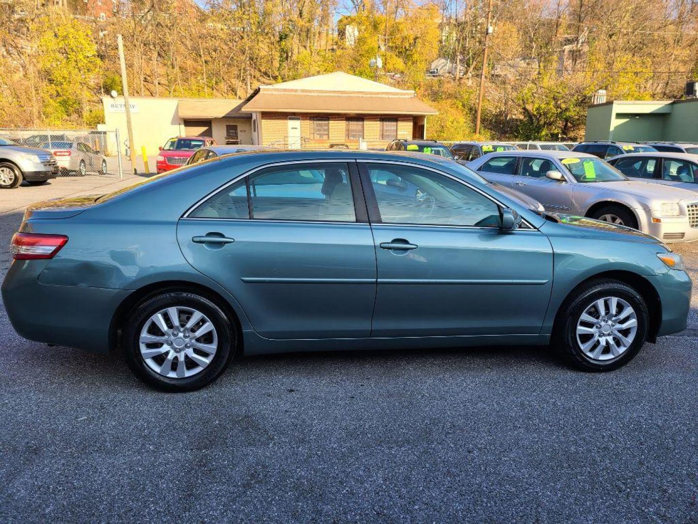 2010 GREEN TOYOTA CAMRY BASE (4T1BF3EK2AU) with an 2.5L engine, Automatic transmission, located at 7981 Paxton Street, Harrisburg, PA, 17111, (717) 561-2926, 40.261490, -76.749229 - WE FINANCE!!! Good Credit/ Bad Credit/ No Credit - ALL Trade-Ins Welcomed!!! ***Guaranteed Credit Approval*** APPLY ONLINE or CALL us TODAY ;) Internet Prices and Marketplace Prices are SPECIAL discounted ***CASH DEALS*** Retail Prices are higher. Please call us to discuss your cash and finan - Photo#5