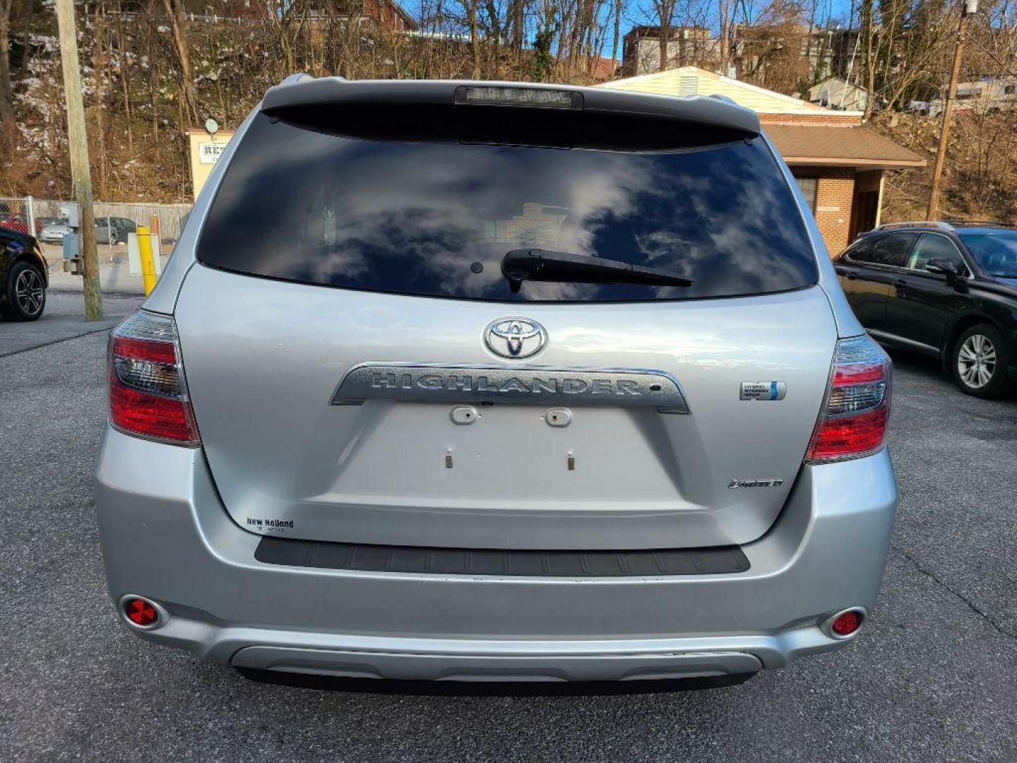 2010 SILVER TOYOTA HIGHLANDER HYBRID LIMITED (JTEJW3EH5A2) with an 3.3L engine, Continuously Variable transmission, located at 7981 Paxton Street, Harrisburg, PA, 17111, (717) 561-2926, 40.261490, -76.749229 - WE FINANCE!!! Good Credit/ Bad Credit/ No Credit - ALL Trade-Ins Welcomed!!! ***Guaranteed Credit Approval*** APPLY ONLINE or CALL us TODAY ;) Internet Prices and Marketplace Prices are SPECIAL discounted ***CASH DEALS*** Retail Prices are higher. Please call us to discuss your cash and finan - Photo#3