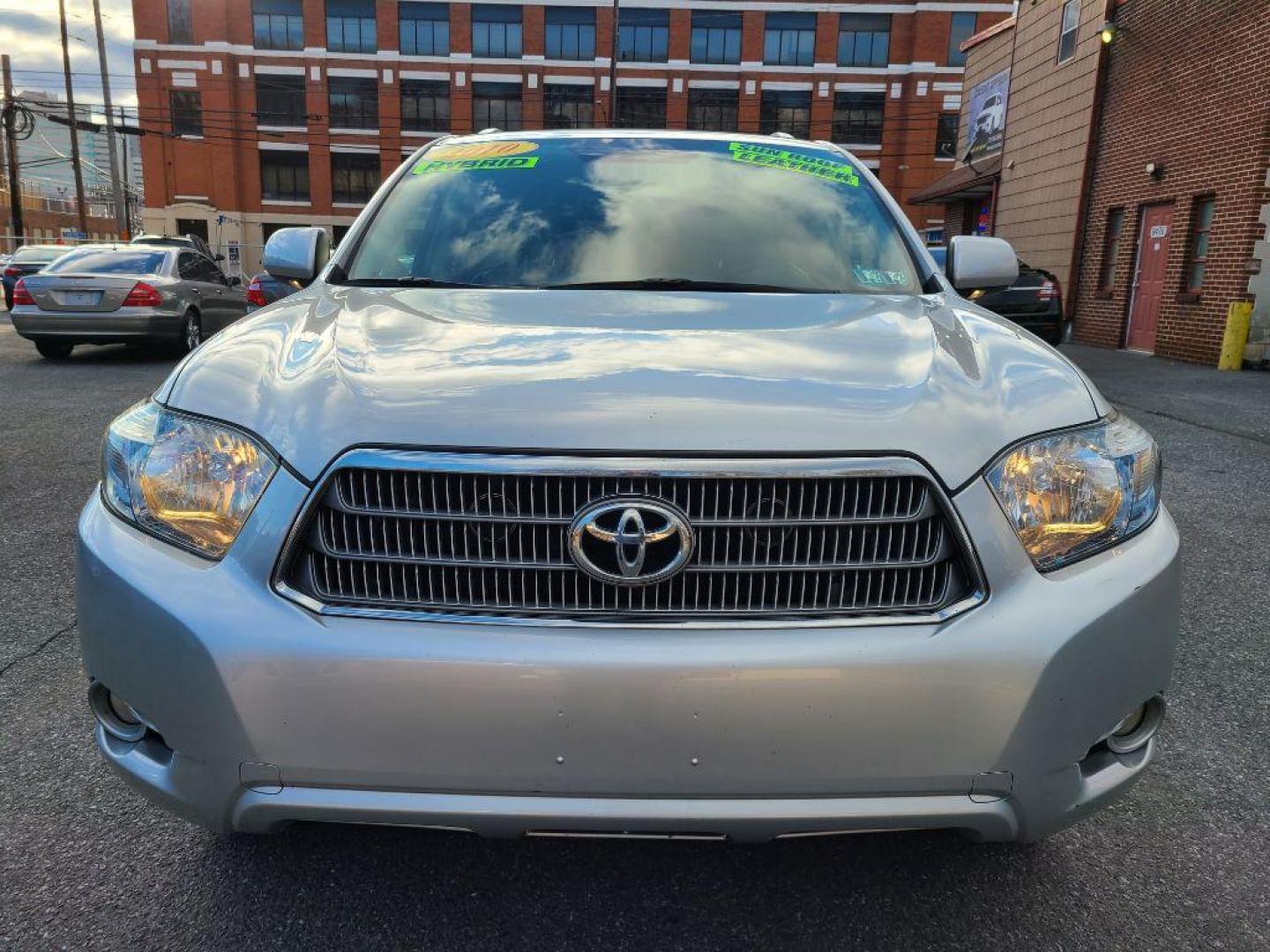 2010 SILVER TOYOTA HIGHLANDER HYBRID LIMITED (JTEJW3EH5A2) with an 3.3L engine, Continuously Variable transmission, located at 7981 Paxton Street, Harrisburg, PA, 17111, (717) 561-2926, 40.261490, -76.749229 - WE FINANCE!!! Good Credit/ Bad Credit/ No Credit - ALL Trade-Ins Welcomed!!! ***Guaranteed Credit Approval*** APPLY ONLINE or CALL us TODAY ;) Internet Prices and Marketplace Prices are SPECIAL discounted ***CASH DEALS*** Retail Prices are higher. Please call us to discuss your cash and finan - Photo#7