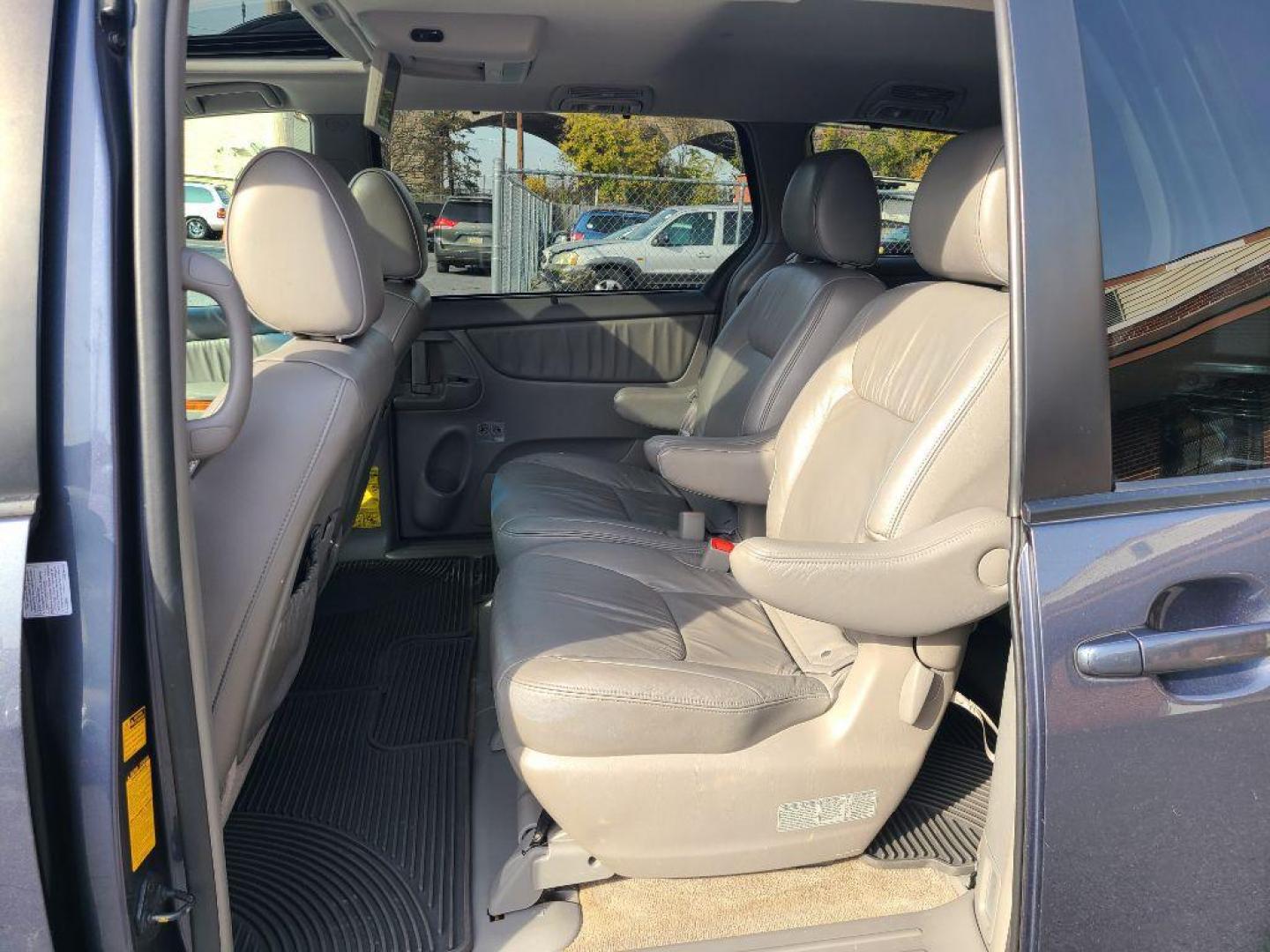 2010 GRAY TOYOTA SIENNA XLE (5TDDK4CC1AS) with an 3.5L engine, Automatic transmission, located at 117 North Cameron Street, Harrisburg, PA, 17101, (717) 963-8962, 40.266762, -76.875259 - WE FINANCE!!! Good Credit/ Bad Credit/ No Credit - ALL Trade-Ins Welcomed!!! ***Guaranteed Credit Approval*** APPLY ONLINE or CALL us TODAY ;) Internet Prices and Marketplace Prices are SPECIAL discounted ***CASH DEALS*** Retail Prices are higher. Please call us to discuss your cash and finan - Photo#15