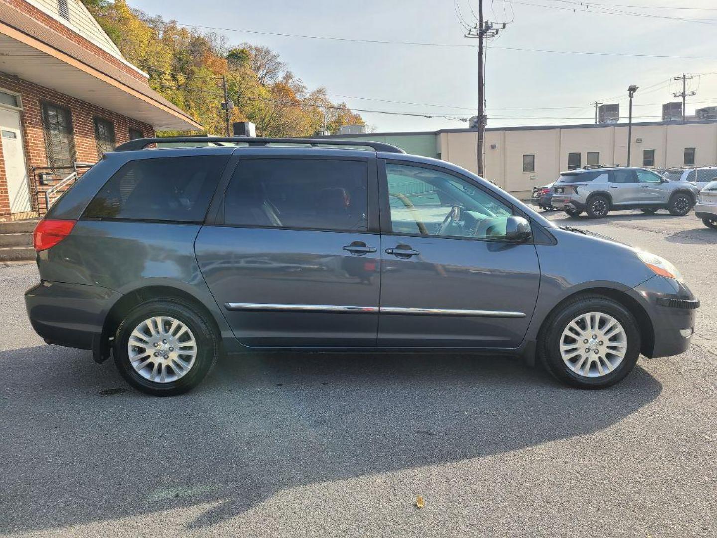 2010 GRAY TOYOTA SIENNA XLE (5TDDK4CC1AS) with an 3.5L engine, Automatic transmission, located at 117 North Cameron Street, Harrisburg, PA, 17101, (717) 963-8962, 40.266762, -76.875259 - WE FINANCE!!! Good Credit/ Bad Credit/ No Credit - ALL Trade-Ins Welcomed!!! ***Guaranteed Credit Approval*** APPLY ONLINE or CALL us TODAY ;) Internet Prices and Marketplace Prices are SPECIAL discounted ***CASH DEALS*** Retail Prices are higher. Please call us to discuss your cash and finan - Photo#5