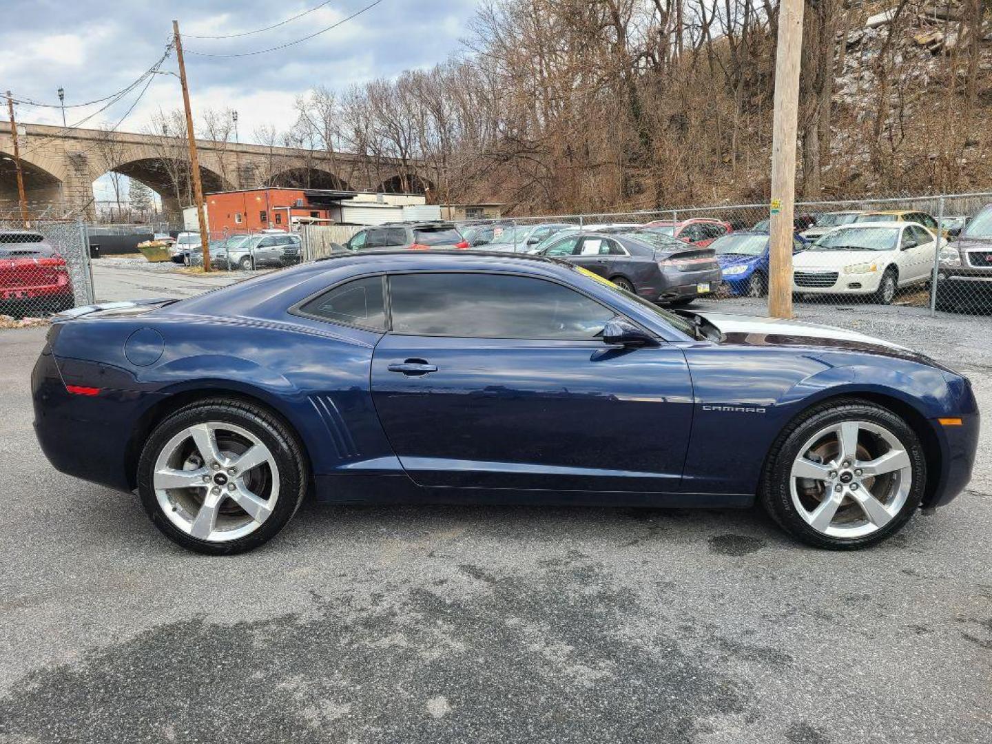 2011 BLUE CHEVROLET CAMARO RS (2G1FF1ED4B9) with an 3.6L engine, 6-Speed Manual transmission, located at 117 North Cameron Street, Harrisburg, PA, 17101, (717) 963-8962, 40.266762, -76.875259 - WE FINANCE!!! Good Credit/ Bad Credit/ No Credit - ALL Trade-Ins Welcomed!!! ***Guaranteed Credit Approval*** APPLY ONLINE or CALL us TODAY ;) Internet Prices and Marketplace Prices are SPECIAL discounted ***CASH DEALS*** Retail Prices are higher. Please call us to discuss your cash and finan - Photo#6