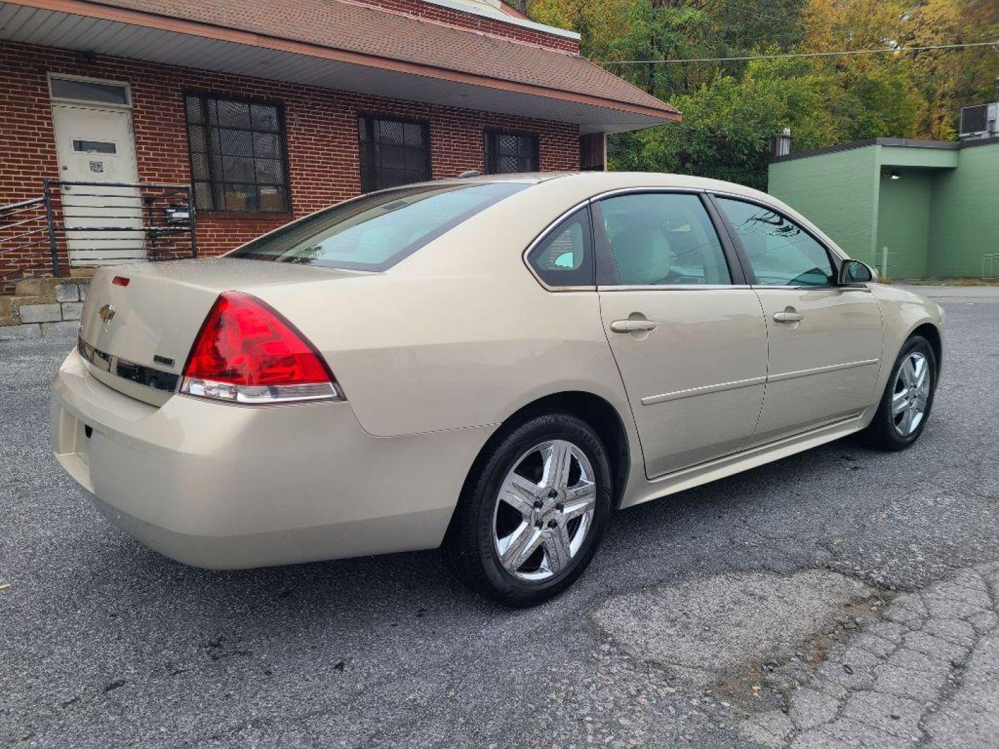 2011 GOLD CHEVROLET IMPALA LS (2G1WA5EK1B1) with an 3.5L engine, Automatic transmission, located at 117 North Cameron Street, Harrisburg, PA, 17101, (717) 963-8962, 40.266762, -76.875259 - WE FINANCE!!! Good Credit/ Bad Credit/ No Credit - ALL Trade-Ins Welcomed!!! ***Guaranteed Credit Approval*** APPLY ONLINE or CALL us TODAY ;) Internet Prices and Marketplace Prices are SPECIAL discounted ***CASH DEALS*** Retail Prices are higher. Please call us to discuss your cash and finan - Photo#4