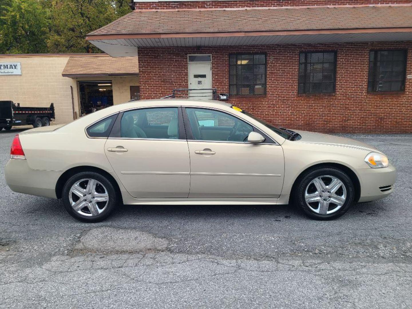 2011 GOLD CHEVROLET IMPALA LS (2G1WA5EK1B1) with an 3.5L engine, Automatic transmission, located at 117 North Cameron Street, Harrisburg, PA, 17101, (717) 963-8962, 40.266762, -76.875259 - WE FINANCE!!! Good Credit/ Bad Credit/ No Credit - ALL Trade-Ins Welcomed!!! ***Guaranteed Credit Approval*** APPLY ONLINE or CALL us TODAY ;) Internet Prices and Marketplace Prices are SPECIAL discounted ***CASH DEALS*** Retail Prices are higher. Please call us to discuss your cash and finan - Photo#5