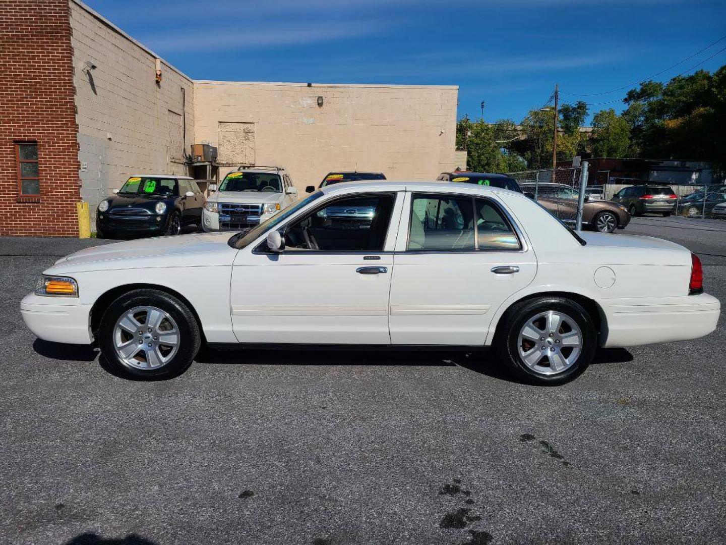 2011 WHITE FORD CROWN VICTORIA LX (2FABP7EV0BX) with an 4.6L engine, Automatic transmission, located at 117 North Cameron Street, Harrisburg, PA, 17101, (717) 963-8962, 40.266762, -76.875259 - WE FINANCE!!! Good Credit/ Bad Credit/ No Credit - ALL Trade-Ins Welcomed!!! ***Guaranteed Credit Approval*** APPLY ONLINE or CALL us TODAY ;) Internet Prices and Marketplace Prices are SPECIAL discounted ***CASH DEALS*** Retail Prices are higher. Please call us to discuss your cash and finan - Photo#1