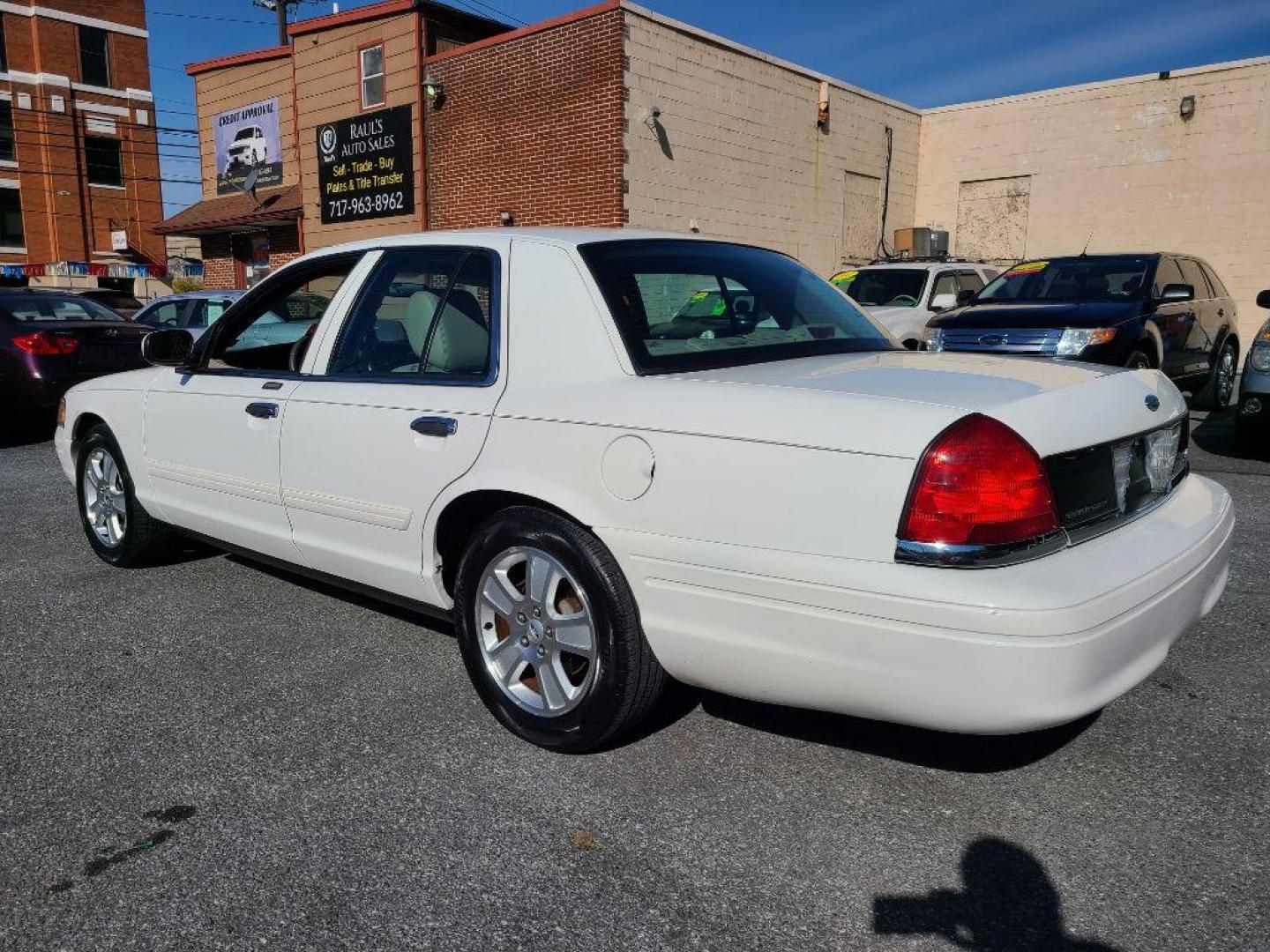 2011 WHITE FORD CROWN VICTORIA LX (2FABP7EV0BX) with an 4.6L engine, Automatic transmission, located at 117 North Cameron Street, Harrisburg, PA, 17101, (717) 963-8962, 40.266762, -76.875259 - WE FINANCE!!! Good Credit/ Bad Credit/ No Credit - ALL Trade-Ins Welcomed!!! ***Guaranteed Credit Approval*** APPLY ONLINE or CALL us TODAY ;) Internet Prices and Marketplace Prices are SPECIAL discounted ***CASH DEALS*** Retail Prices are higher. Please call us to discuss your cash and finan - Photo#2