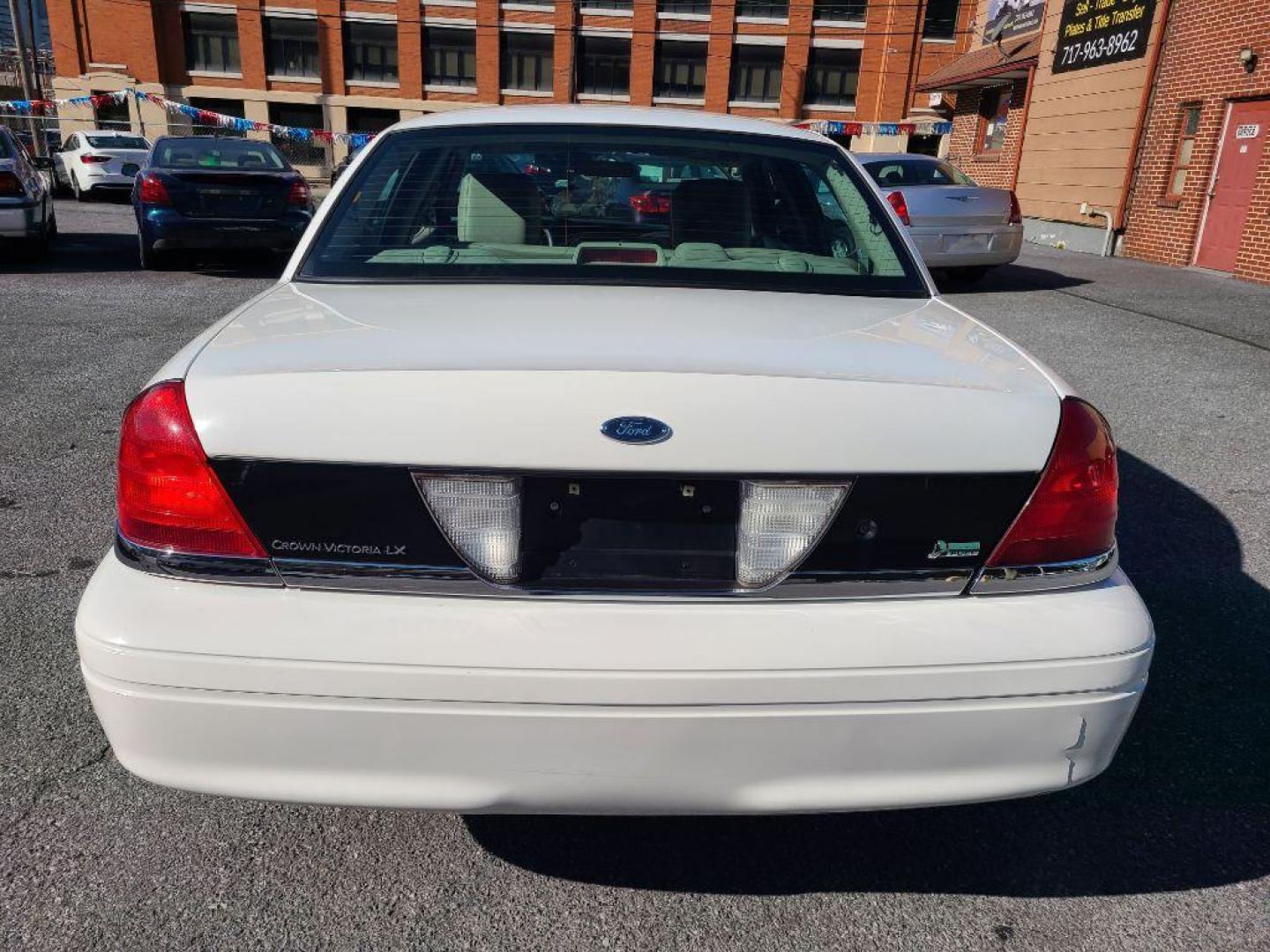 2011 WHITE FORD CROWN VICTORIA LX (2FABP7EV0BX) with an 4.6L engine, Automatic transmission, located at 117 North Cameron Street, Harrisburg, PA, 17101, (717) 963-8962, 40.266762, -76.875259 - WE FINANCE!!! Good Credit/ Bad Credit/ No Credit - ALL Trade-Ins Welcomed!!! ***Guaranteed Credit Approval*** APPLY ONLINE or CALL us TODAY ;) Internet Prices and Marketplace Prices are SPECIAL discounted ***CASH DEALS*** Retail Prices are higher. Please call us to discuss your cash and finan - Photo#3