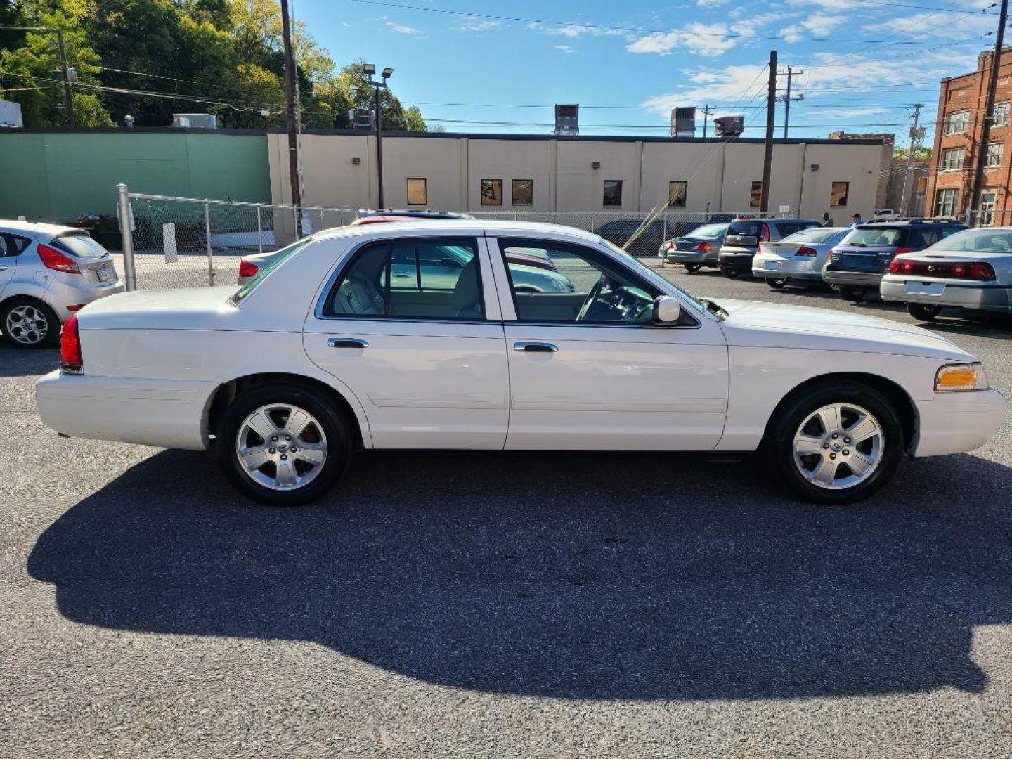 2011 WHITE FORD CROWN VICTORIA LX (2FABP7EV0BX) with an 4.6L engine, Automatic transmission, located at 117 North Cameron Street, Harrisburg, PA, 17101, (717) 963-8962, 40.266762, -76.875259 - WE FINANCE!!! Good Credit/ Bad Credit/ No Credit - ALL Trade-Ins Welcomed!!! ***Guaranteed Credit Approval*** APPLY ONLINE or CALL us TODAY ;) Internet Prices and Marketplace Prices are SPECIAL discounted ***CASH DEALS*** Retail Prices are higher. Please call us to discuss your cash and finan - Photo#5