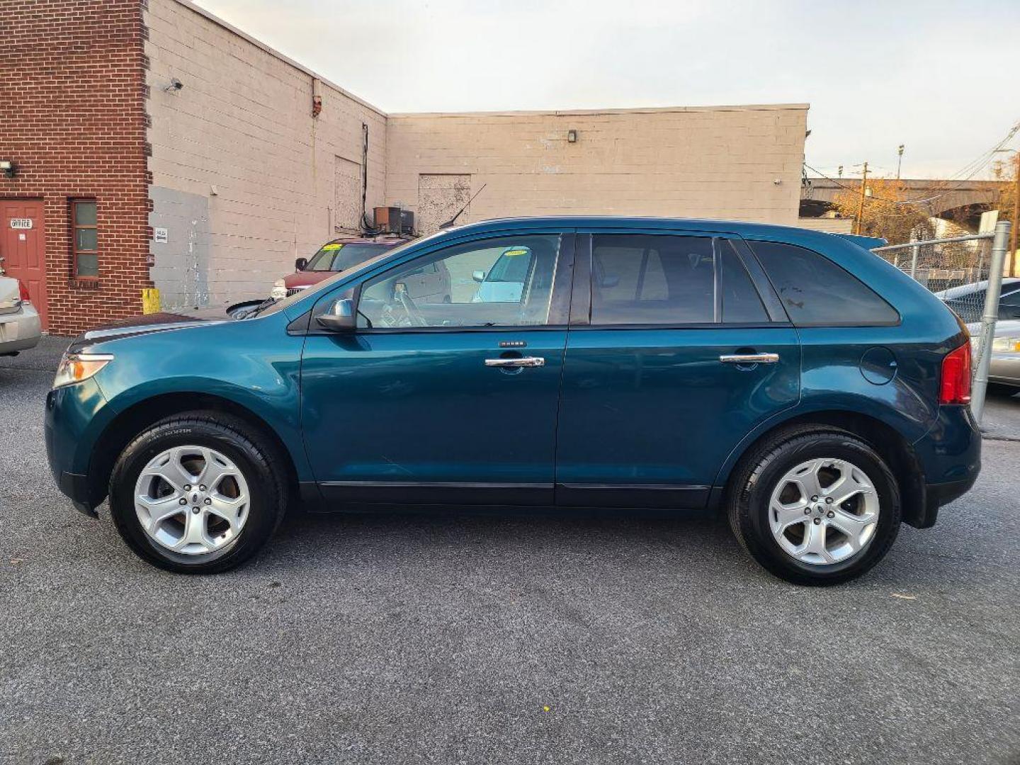 2011 GREEN FORD EDGE SEL (2FMDK4JC8BB) with an 3.5L engine, Automatic transmission, located at 117 North Cameron Street, Harrisburg, PA, 17101, (717) 963-8962, 40.266762, -76.875259 - WE FINANCE!!! Good Credit/ Bad Credit/ No Credit - ALL Trade-Ins Welcomed!!! ***Guaranteed Credit Approval*** APPLY ONLINE or CALL us TODAY ;) Internet Prices and Marketplace Prices are SPECIAL discounted ***CASH DEALS*** Retail Prices are higher. Please call us to discuss your cash and finan - Photo#1