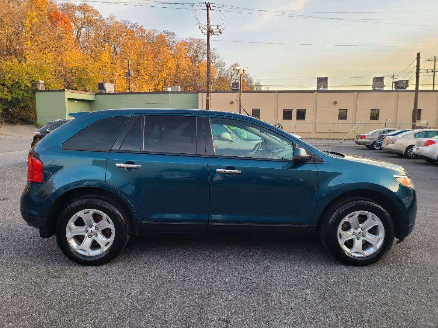 2011 GREEN FORD EDGE SEL (2FMDK4JC8BB) with an 3.5L engine, Automatic transmission, located at 117 North Cameron Street, Harrisburg, PA, 17101, (717) 963-8962, 40.266762, -76.875259 - WE FINANCE!!! Good Credit/ Bad Credit/ No Credit - ALL Trade-Ins Welcomed!!! ***Guaranteed Credit Approval*** APPLY ONLINE or CALL us TODAY ;) Internet Prices and Marketplace Prices are SPECIAL discounted ***CASH DEALS*** Retail Prices are higher. Please call us to discuss your cash and finan - Photo#5