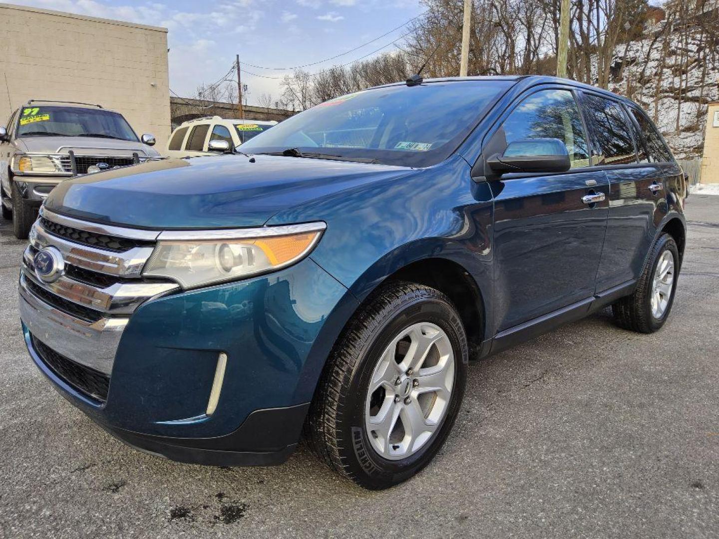 2011 GREEN FORD EDGE SEL (2FMDK4JC9BB) with an 3.5L engine, Automatic transmission, located at 117 North Cameron Street, Harrisburg, PA, 17101, (717) 963-8962, 40.266762, -76.875259 - WE FINANCE!!! Good Credit/ Bad Credit/ No Credit - ALL Trade-Ins Welcomed!!! ***Guaranteed Credit Approval*** APPLY ONLINE or CALL us TODAY ;) Internet Prices and Marketplace Prices are SPECIAL discounted ***CASH DEALS*** Retail Prices are higher. Please call us to discuss your cash and finan - Photo#0