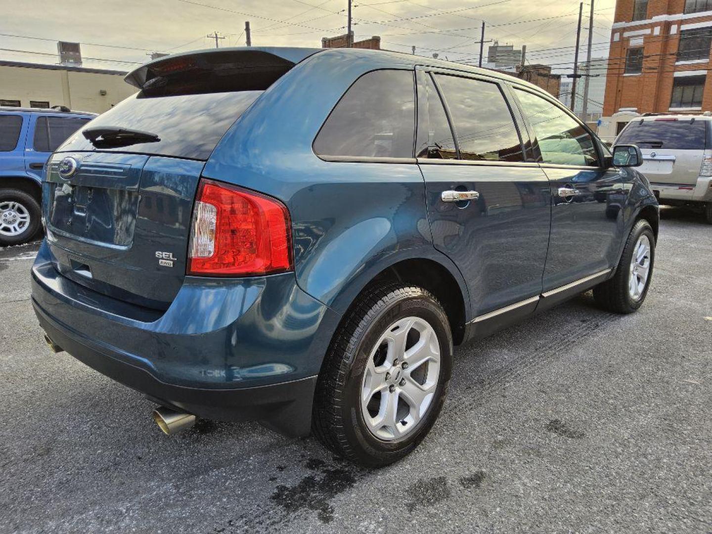 2011 GREEN FORD EDGE SEL (2FMDK4JC9BB) with an 3.5L engine, Automatic transmission, located at 117 North Cameron Street, Harrisburg, PA, 17101, (717) 963-8962, 40.266762, -76.875259 - WE FINANCE!!! Good Credit/ Bad Credit/ No Credit - ALL Trade-Ins Welcomed!!! ***Guaranteed Credit Approval*** APPLY ONLINE or CALL us TODAY ;) Internet Prices and Marketplace Prices are SPECIAL discounted ***CASH DEALS*** Retail Prices are higher. Please call us to discuss your cash and finan - Photo#4