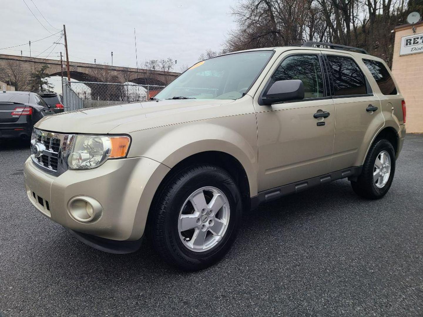 2011 TAN FORD ESCAPE XLT (1FMCU0D75BK) with an 2.5L engine, Automatic transmission, located at 117 North Cameron Street, Harrisburg, PA, 17101, (717) 963-8962, 40.266762, -76.875259 - WE FINANCE!!! Good Credit/ Bad Credit/ No Credit - ALL Trade-Ins Welcomed!!! ***Guaranteed Credit Approval*** APPLY ONLINE or CALL us TODAY ;) Internet Prices and Marketplace Prices are SPECIAL discounted ***CASH DEALS*** Retail Prices are higher. Please call us to discuss your cash and finan - Photo#0