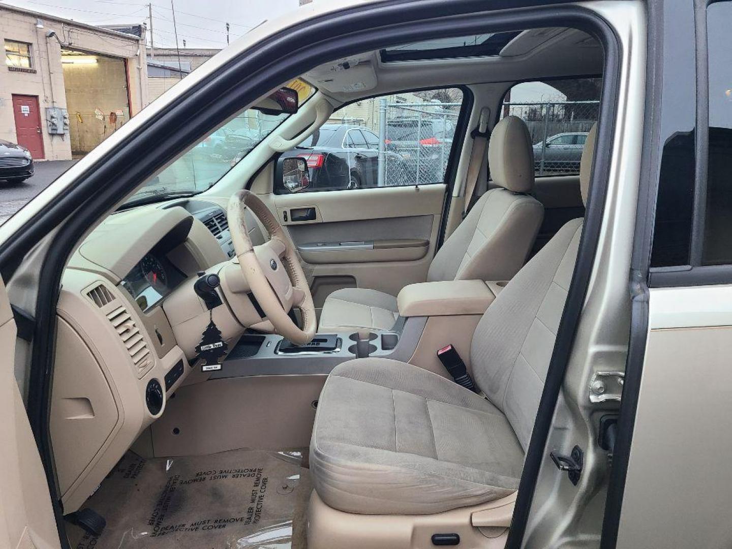 2011 TAN FORD ESCAPE XLT (1FMCU0D75BK) with an 2.5L engine, Automatic transmission, located at 117 North Cameron Street, Harrisburg, PA, 17101, (717) 963-8962, 40.266762, -76.875259 - WE FINANCE!!! Good Credit/ Bad Credit/ No Credit - ALL Trade-Ins Welcomed!!! ***Guaranteed Credit Approval*** APPLY ONLINE or CALL us TODAY ;) Internet Prices and Marketplace Prices are SPECIAL discounted ***CASH DEALS*** Retail Prices are higher. Please call us to discuss your cash and finan - Photo#14