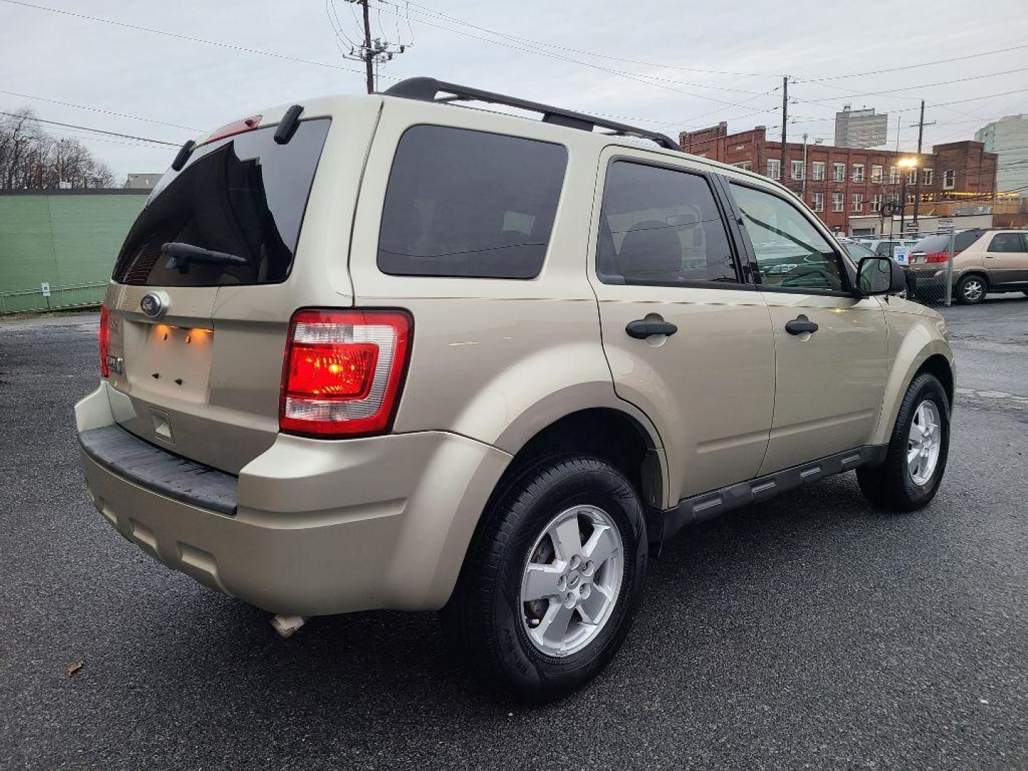 2011 TAN FORD ESCAPE XLT (1FMCU0D75BK) with an 2.5L engine, Automatic transmission, located at 117 North Cameron Street, Harrisburg, PA, 17101, (717) 963-8962, 40.266762, -76.875259 - WE FINANCE!!! Good Credit/ Bad Credit/ No Credit - ALL Trade-Ins Welcomed!!! ***Guaranteed Credit Approval*** APPLY ONLINE or CALL us TODAY ;) Internet Prices and Marketplace Prices are SPECIAL discounted ***CASH DEALS*** Retail Prices are higher. Please call us to discuss your cash and finan - Photo#4