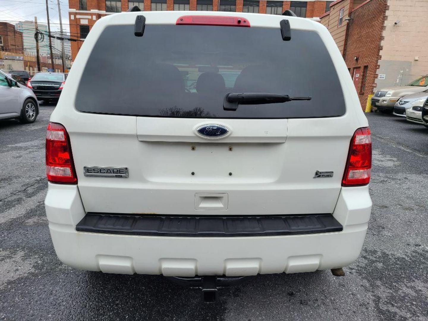 2011 WHITE FORD ESCAPE XLT (1FMCU9DG9BK) with an 3.0L engine, Automatic transmission, located at 7981 Paxton Street, Harrisburg, PA, 17111, (717) 561-2926, 40.261490, -76.749229 - WE FINANCE!!! Good Credit/ Bad Credit/ No Credit - ALL Trade-Ins Welcomed!!! ***Guaranteed Credit Approval*** APPLY ONLINE or CALL us TODAY ;) Internet Prices and Marketplace Prices are SPECIAL discounted ***CASH DEALS*** Retail Prices are higher. Please call us to discuss your cash and finan - Photo#3