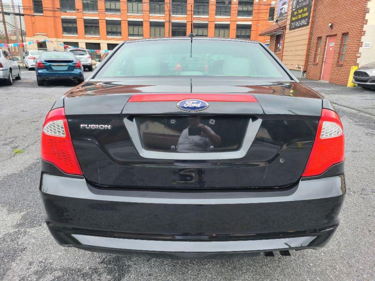 2011 BLACK FORD FUSION S (3FAHP0GAXBR) with an 2.5L engine, Automatic transmission, located at 117 North Cameron Street, Harrisburg, PA, 17101, (717) 963-8962, 40.266762, -76.875259 - WE FINANCE!!! Good Credit/ Bad Credit/ No Credit - ALL Trade-Ins Welcomed!!! ***Guaranteed Credit Approval*** APPLY ONLINE or CALL us TODAY ;) Internet Prices and Marketplace Prices are SPECIAL discounted ***CASH DEALS*** Retail Prices are higher. Please call us to discuss your cash and finan - Photo#3