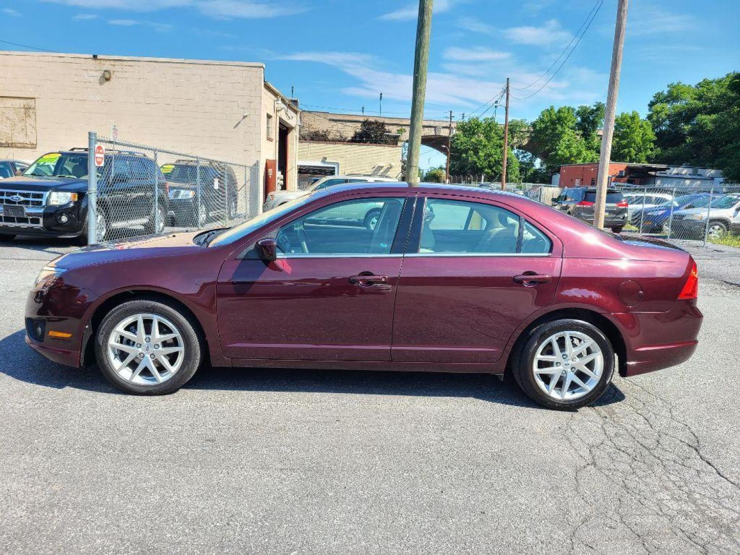 2011 BURGAN FORD FUSION SE (3FAHP0HAXBR) with an 2.5L engine, Automatic transmission, located at 7981 Paxton Street, Harrisburg, PA, 17111, (717) 561-2926, 40.261490, -76.749229 - WE FINANCE!!! Good Credit/ Bad Credit/ No Credit - ALL Trade-Ins Welcomed!!! ***Guaranteed Credit Approval*** APPLY ONLINE or CALL us TODAY ;) Internet Prices and Marketplace Prices are SPECIAL discounted ***CASH DEALS*** Retail Prices are higher. Please call us to discuss your cash and finan - Photo#1