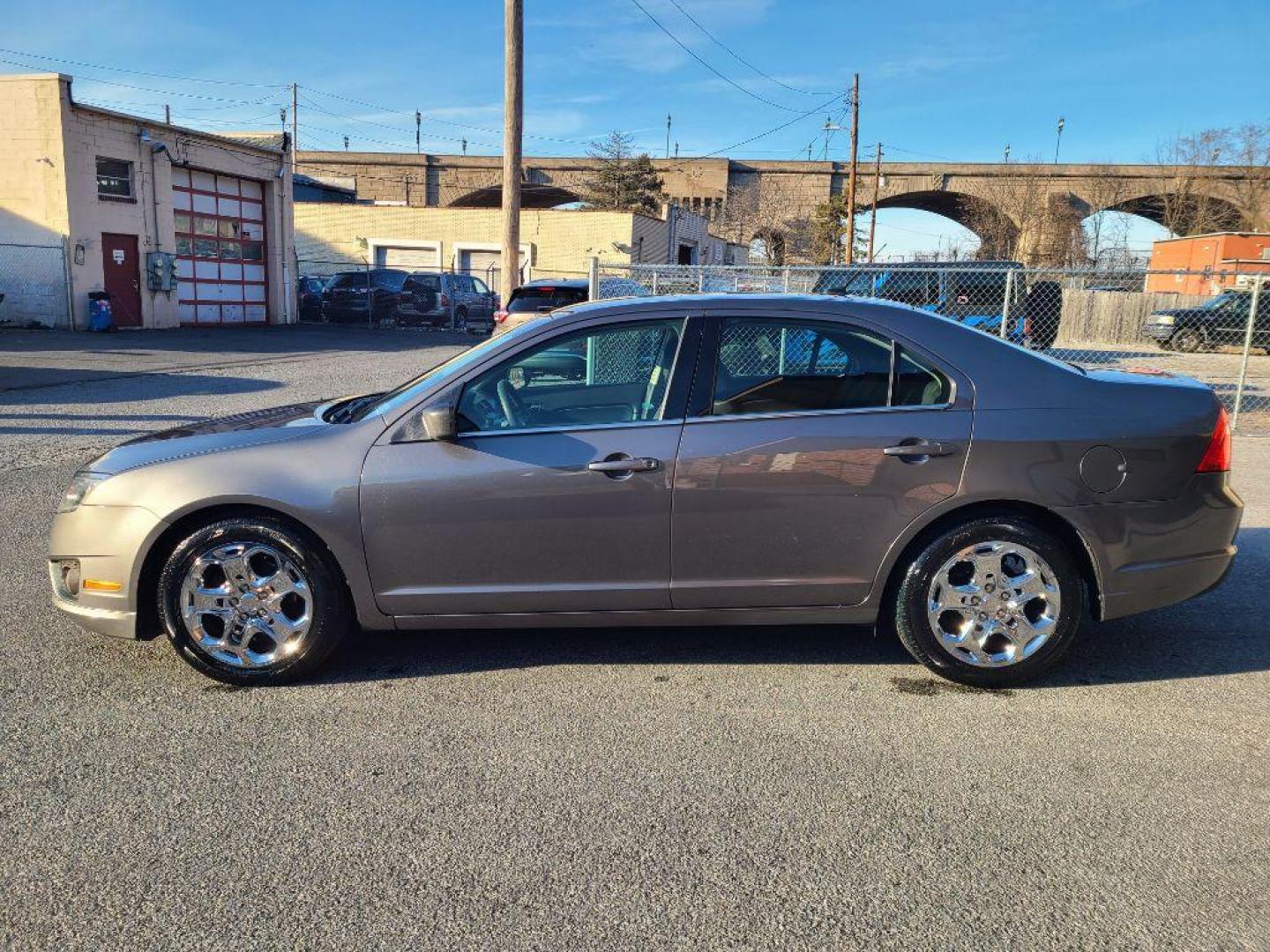 2011 GRAY FORD FUSION SE (3FAHP0HA0BR) with an 2.5L engine, Automatic transmission, located at 117 North Cameron Street, Harrisburg, PA, 17101, (717) 963-8962, 40.266762, -76.875259 - WE FINANCE!!! Good Credit/ Bad Credit/ No Credit - ALL Trade-Ins Welcomed!!! ***Guaranteed Credit Approval*** APPLY ONLINE or CALL us TODAY ;) Internet Prices and Marketplace Prices are SPECIAL discounted ***CASH DEALS*** Retail Prices are higher. Please call us to discuss your cash and finan - Photo#1