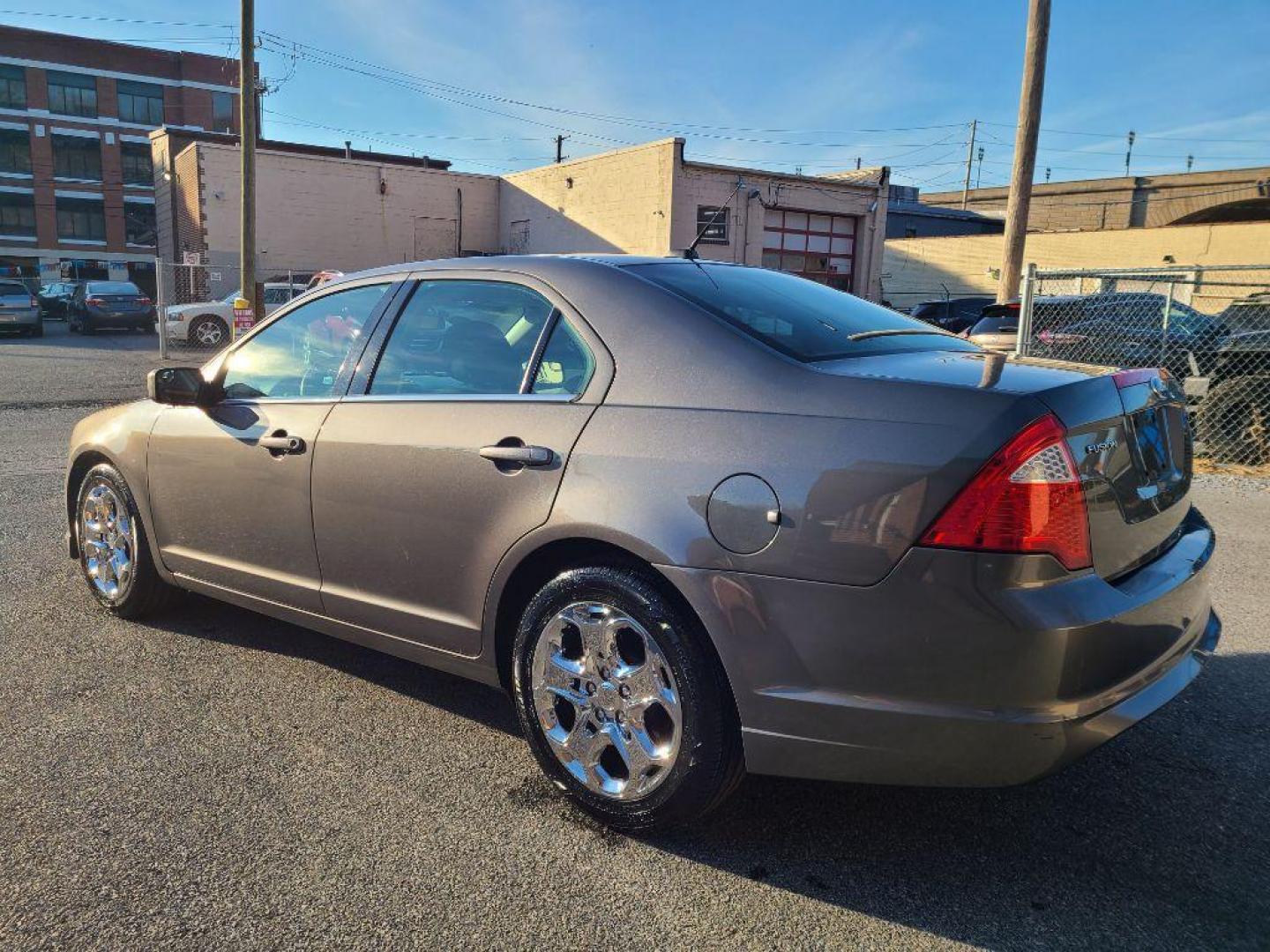 2011 GRAY FORD FUSION SE (3FAHP0HA0BR) with an 2.5L engine, Automatic transmission, located at 117 North Cameron Street, Harrisburg, PA, 17101, (717) 963-8962, 40.266762, -76.875259 - WE FINANCE!!! Good Credit/ Bad Credit/ No Credit - ALL Trade-Ins Welcomed!!! ***Guaranteed Credit Approval*** APPLY ONLINE or CALL us TODAY ;) Internet Prices and Marketplace Prices are SPECIAL discounted ***CASH DEALS*** Retail Prices are higher. Please call us to discuss your cash and finan - Photo#2