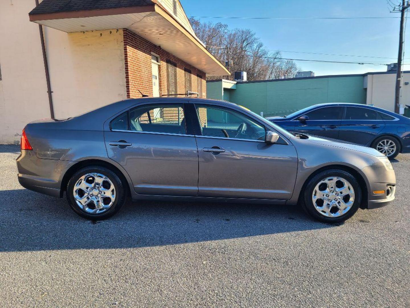 2011 GRAY FORD FUSION SE (3FAHP0HA0BR) with an 2.5L engine, Automatic transmission, located at 117 North Cameron Street, Harrisburg, PA, 17101, (717) 963-8962, 40.266762, -76.875259 - WE FINANCE!!! Good Credit/ Bad Credit/ No Credit - ALL Trade-Ins Welcomed!!! ***Guaranteed Credit Approval*** APPLY ONLINE or CALL us TODAY ;) Internet Prices and Marketplace Prices are SPECIAL discounted ***CASH DEALS*** Retail Prices are higher. Please call us to discuss your cash and finan - Photo#5