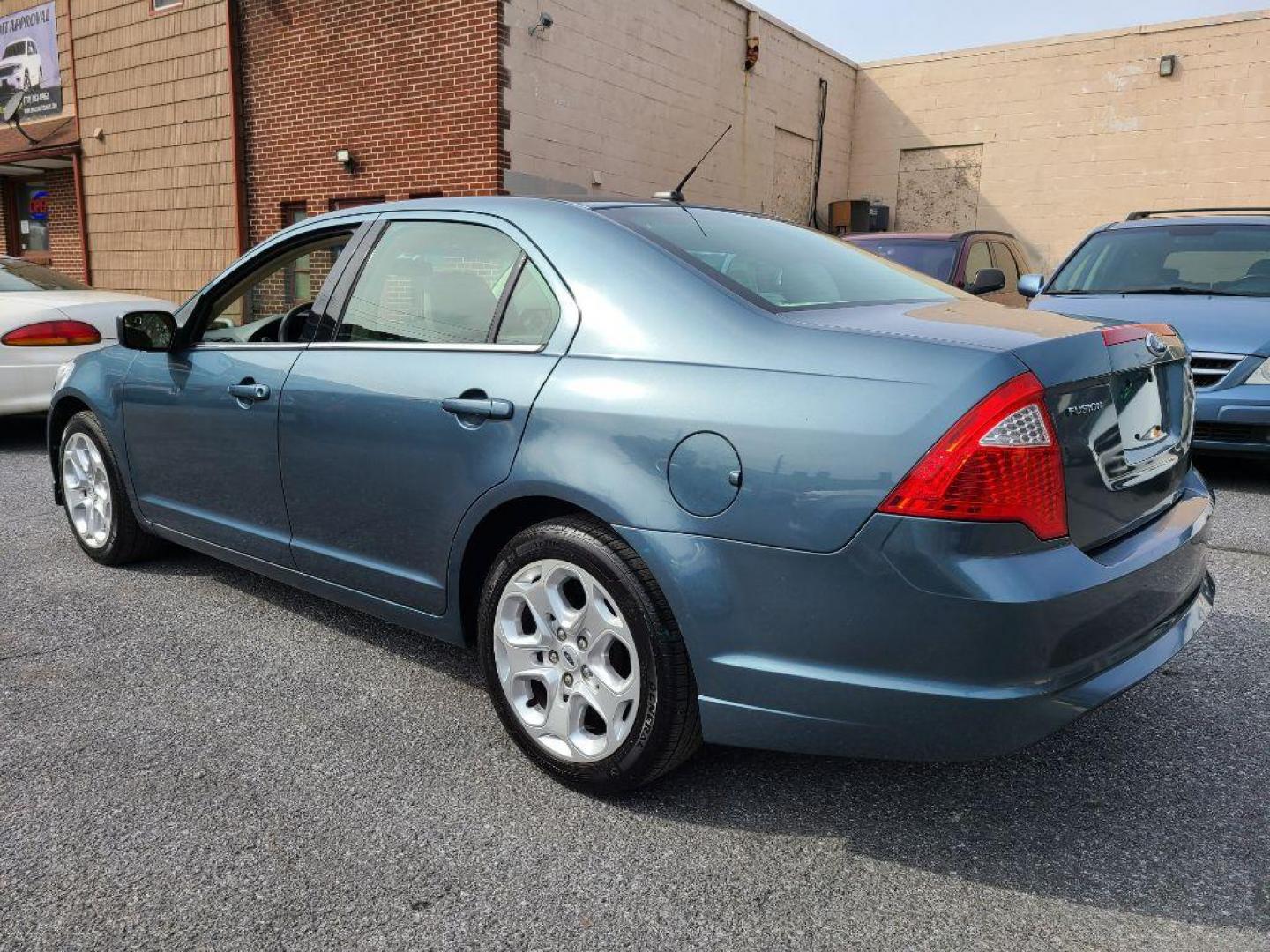 2011 BLUE FORD FUSION SE (3FAHP0HA9BR) with an 2.5L engine, Automatic transmission, located at 117 North Cameron Street, Harrisburg, PA, 17101, (717) 963-8962, 40.266762, -76.875259 - WE FINANCE!!! Good Credit/ Bad Credit/ No Credit - ALL Trade-Ins Welcomed!!! ***Guaranteed Credit Approval*** APPLY ONLINE or CALL us TODAY ;) Internet Prices and Marketplace Prices are SPECIAL discounted ***CASH DEALS*** Retail Prices are higher. Please call us to discuss your cash and finan - Photo#2