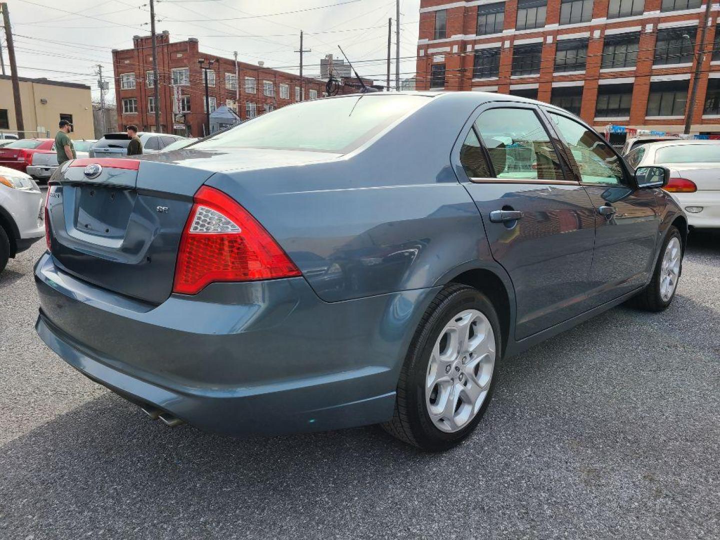 2011 BLUE FORD FUSION SE (3FAHP0HA9BR) with an 2.5L engine, Automatic transmission, located at 117 North Cameron Street, Harrisburg, PA, 17101, (717) 963-8962, 40.266762, -76.875259 - WE FINANCE!!! Good Credit/ Bad Credit/ No Credit - ALL Trade-Ins Welcomed!!! ***Guaranteed Credit Approval*** APPLY ONLINE or CALL us TODAY ;) Internet Prices and Marketplace Prices are SPECIAL discounted ***CASH DEALS*** Retail Prices are higher. Please call us to discuss your cash and finan - Photo#4