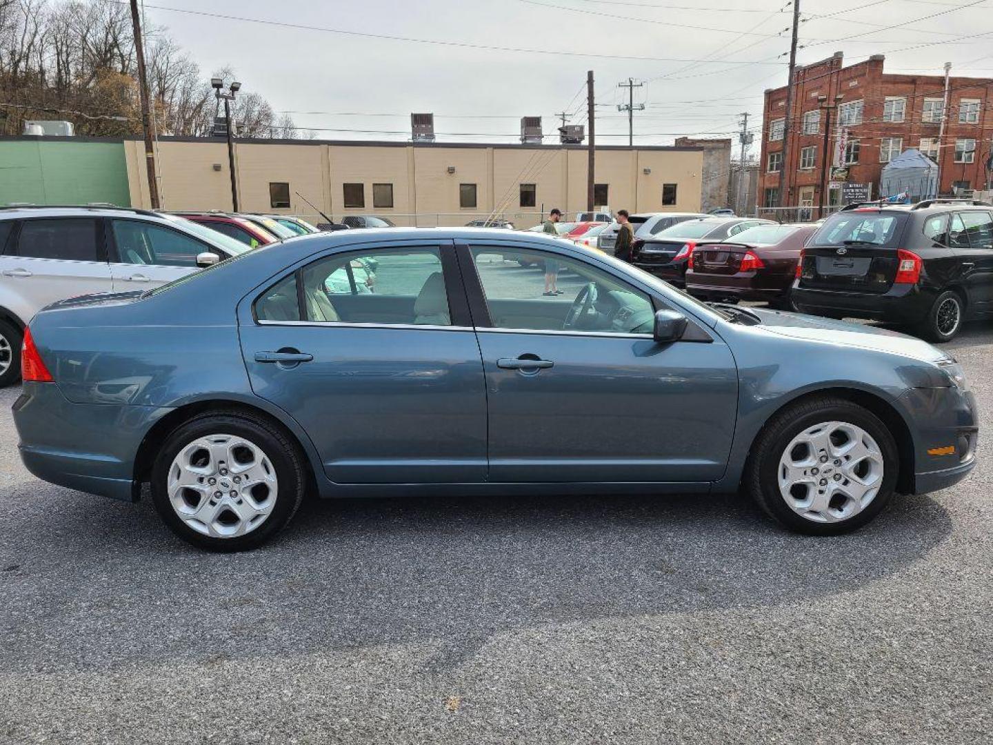 2011 BLUE FORD FUSION SE (3FAHP0HA9BR) with an 2.5L engine, Automatic transmission, located at 117 North Cameron Street, Harrisburg, PA, 17101, (717) 963-8962, 40.266762, -76.875259 - WE FINANCE!!! Good Credit/ Bad Credit/ No Credit - ALL Trade-Ins Welcomed!!! ***Guaranteed Credit Approval*** APPLY ONLINE or CALL us TODAY ;) Internet Prices and Marketplace Prices are SPECIAL discounted ***CASH DEALS*** Retail Prices are higher. Please call us to discuss your cash and finan - Photo#5