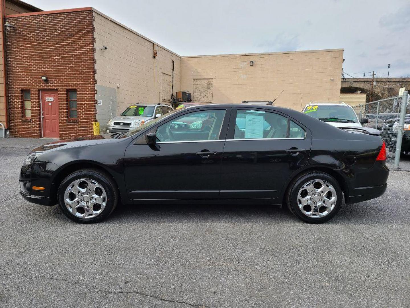 2011 BLACK FORD FUSION SE (3FAHP0HA4BR) with an 2.5L engine, Automatic transmission, located at 117 North Cameron Street, Harrisburg, PA, 17101, (717) 963-8962, 40.266762, -76.875259 - WE FINANCE!!! Good Credit/ Bad Credit/ No Credit - ALL Trade-Ins Welcomed!!! ***Guaranteed Credit Approval*** APPLY ONLINE or CALL us TODAY ;) Internet Prices and Marketplace Prices are SPECIAL discounted ***CASH DEALS*** Retail Prices are higher. Please call us to discuss your cash and finan - Photo#1