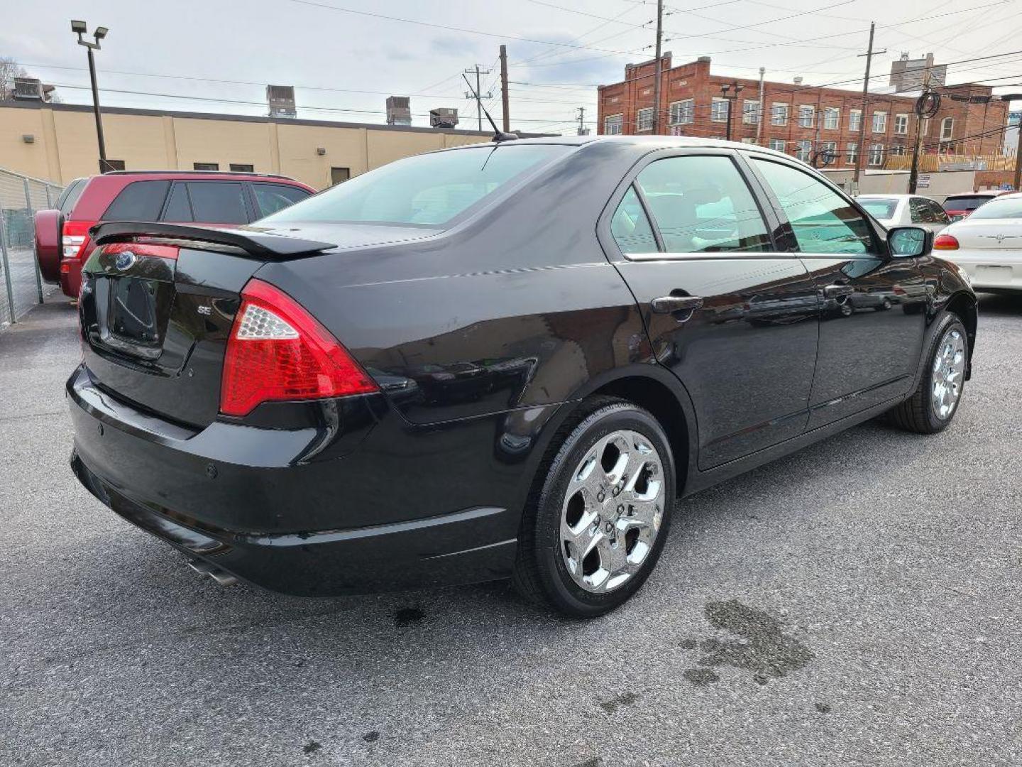 2011 BLACK FORD FUSION SE (3FAHP0HA4BR) with an 2.5L engine, Automatic transmission, located at 117 North Cameron Street, Harrisburg, PA, 17101, (717) 963-8962, 40.266762, -76.875259 - WE FINANCE!!! Good Credit/ Bad Credit/ No Credit - ALL Trade-Ins Welcomed!!! ***Guaranteed Credit Approval*** APPLY ONLINE or CALL us TODAY ;) Internet Prices and Marketplace Prices are SPECIAL discounted ***CASH DEALS*** Retail Prices are higher. Please call us to discuss your cash and finan - Photo#4