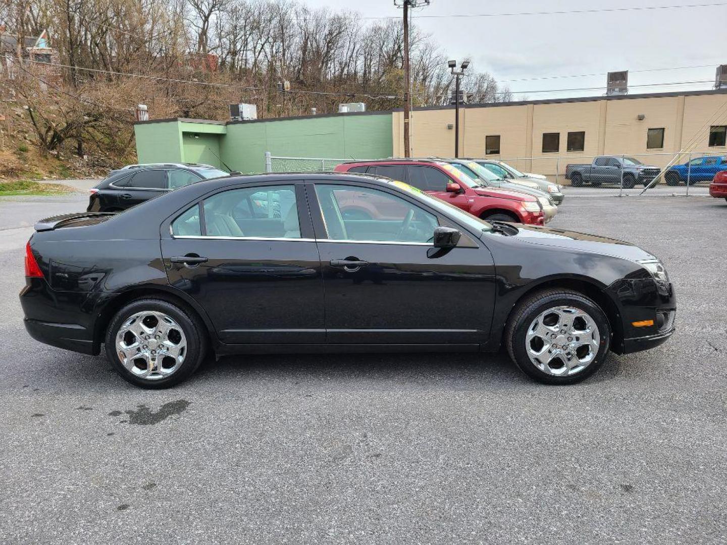 2011 BLACK FORD FUSION SE (3FAHP0HA4BR) with an 2.5L engine, Automatic transmission, located at 117 North Cameron Street, Harrisburg, PA, 17101, (717) 963-8962, 40.266762, -76.875259 - WE FINANCE!!! Good Credit/ Bad Credit/ No Credit - ALL Trade-Ins Welcomed!!! ***Guaranteed Credit Approval*** APPLY ONLINE or CALL us TODAY ;) Internet Prices and Marketplace Prices are SPECIAL discounted ***CASH DEALS*** Retail Prices are higher. Please call us to discuss your cash and finan - Photo#5