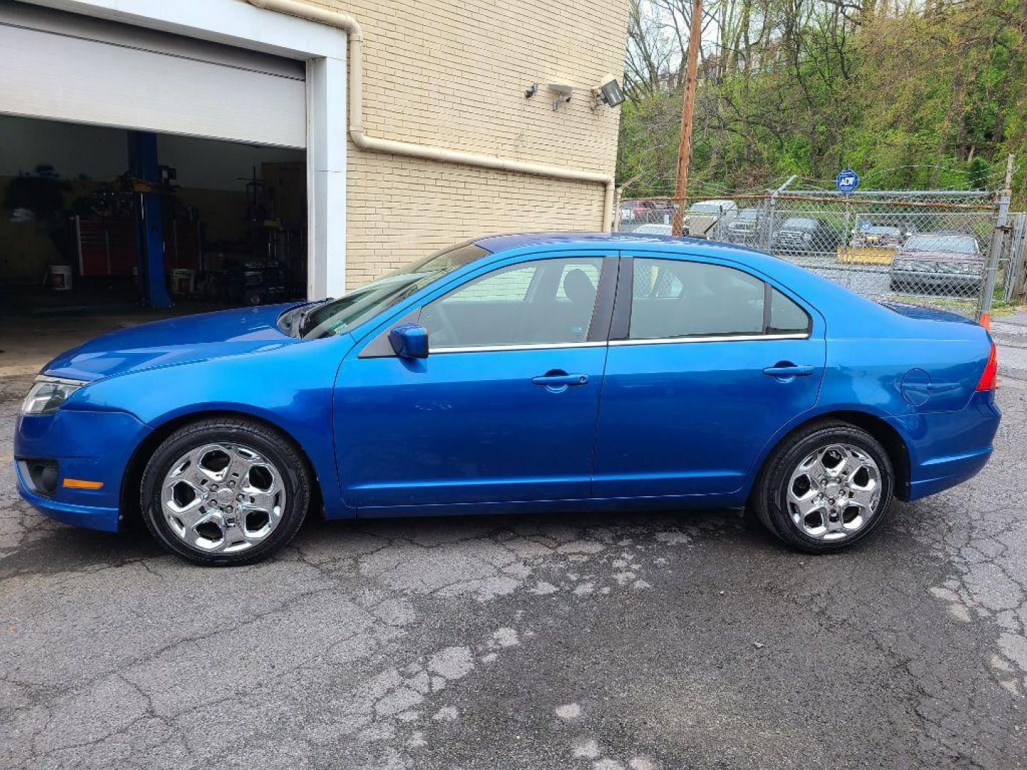 2011 BLUE FORD FUSION SE (3FAHP0HAXBR) with an 2.5L engine, Automatic transmission, located at 117 North Cameron Street, Harrisburg, PA, 17101, (717) 963-8962, 40.266762, -76.875259 - WE FINANCE!!! Good Credit/ Bad Credit/ No Credit - ALL Trade-Ins Welcomed!!! ***Guaranteed Credit Approval*** APPLY ONLINE or CALL us TODAY ;) Internet Prices and Marketplace Prices are SPECIAL discounted ***CASH DEALS*** Retail Prices are higher. Please call us to discuss your cash and finan - Photo#1