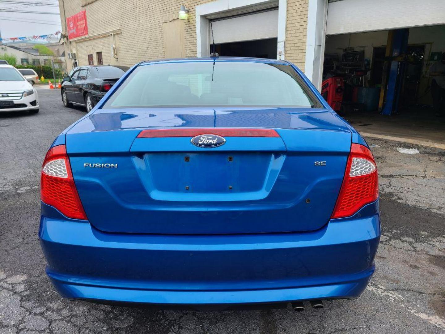 2011 BLUE FORD FUSION SE (3FAHP0HAXBR) with an 2.5L engine, Automatic transmission, located at 117 North Cameron Street, Harrisburg, PA, 17101, (717) 963-8962, 40.266762, -76.875259 - WE FINANCE!!! Good Credit/ Bad Credit/ No Credit - ALL Trade-Ins Welcomed!!! ***Guaranteed Credit Approval*** APPLY ONLINE or CALL us TODAY ;) Internet Prices and Marketplace Prices are SPECIAL discounted ***CASH DEALS*** Retail Prices are higher. Please call us to discuss your cash and finan - Photo#3